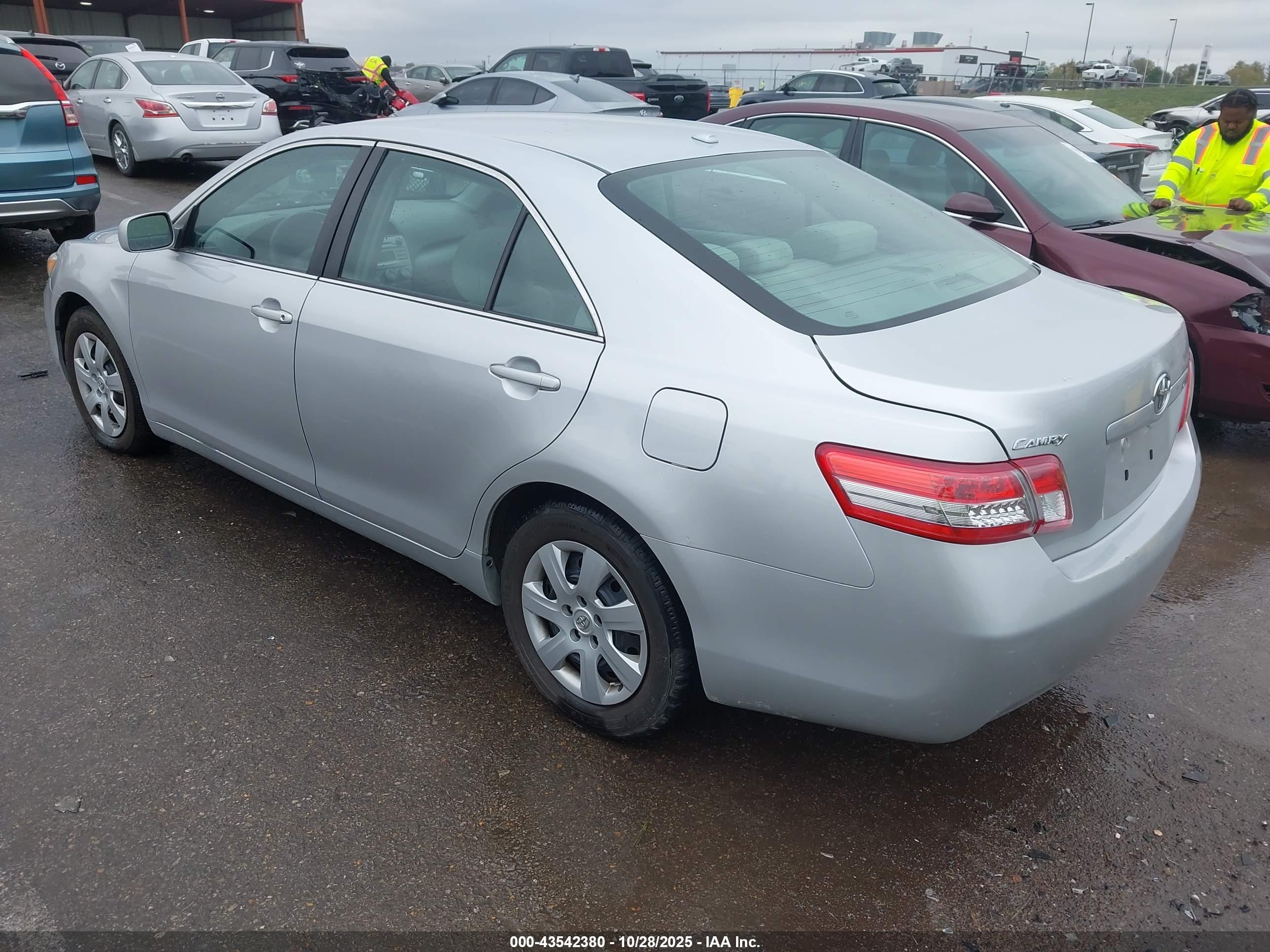 TOYOTA CAMRY image 3