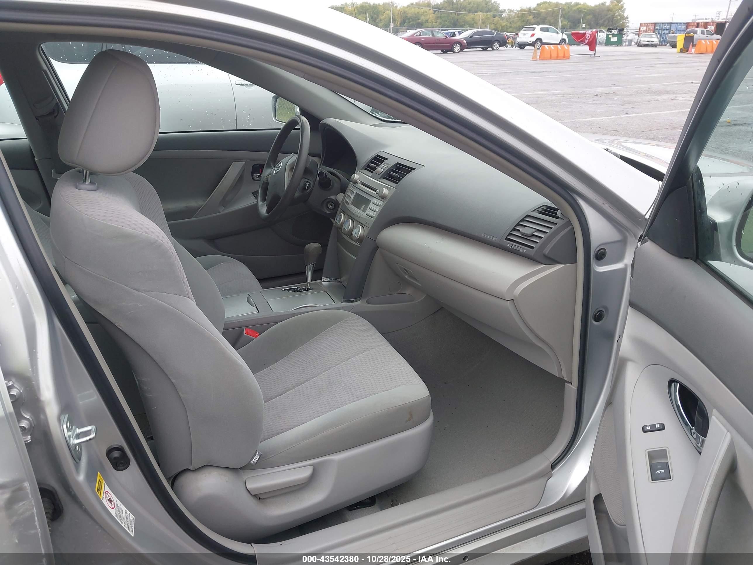 TOYOTA CAMRY image 5