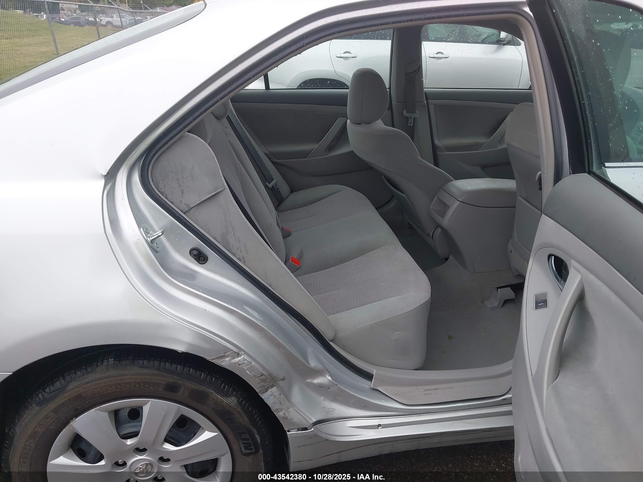 TOYOTA CAMRY image 8