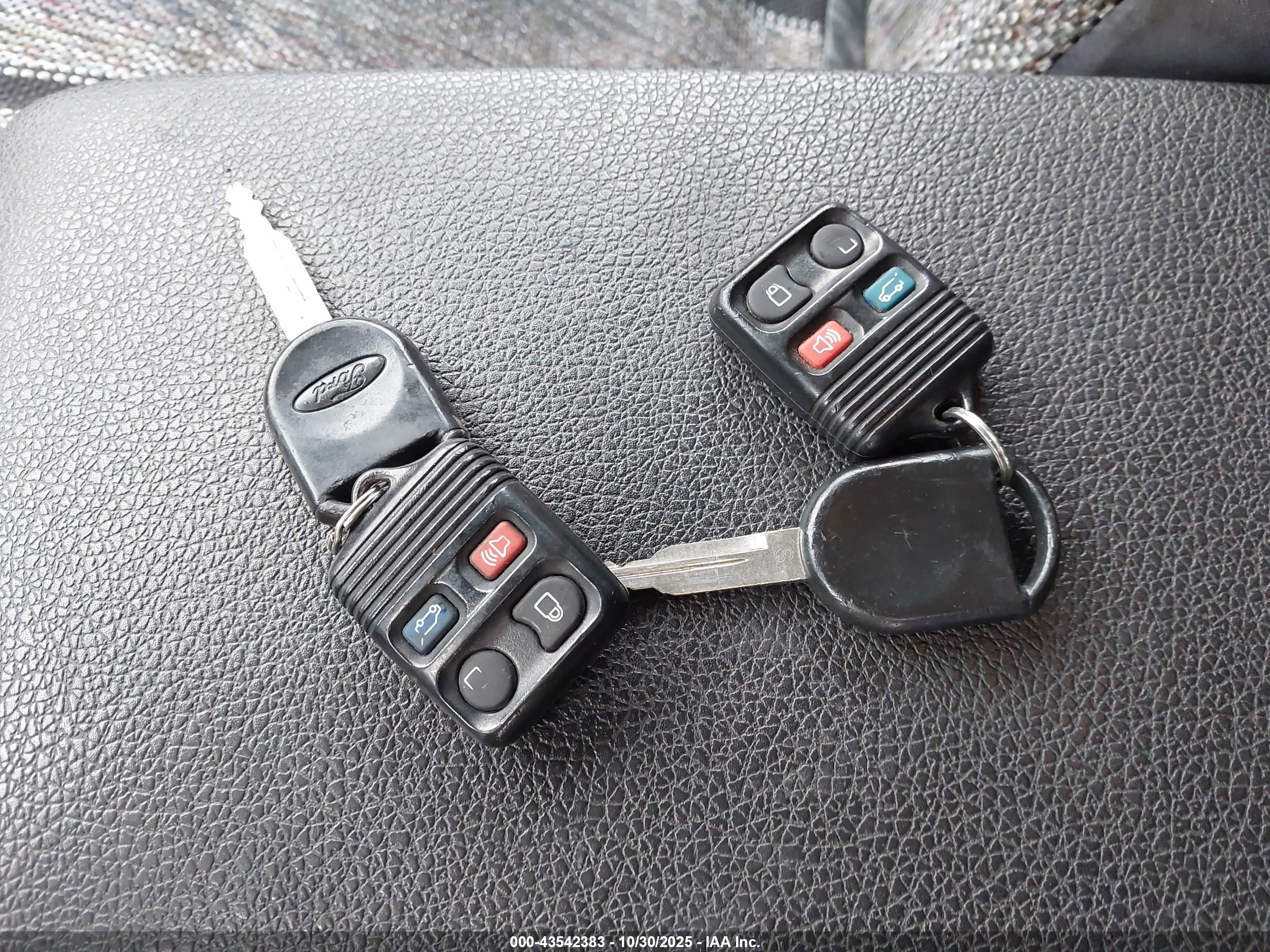 FORD EXPLORER image 11