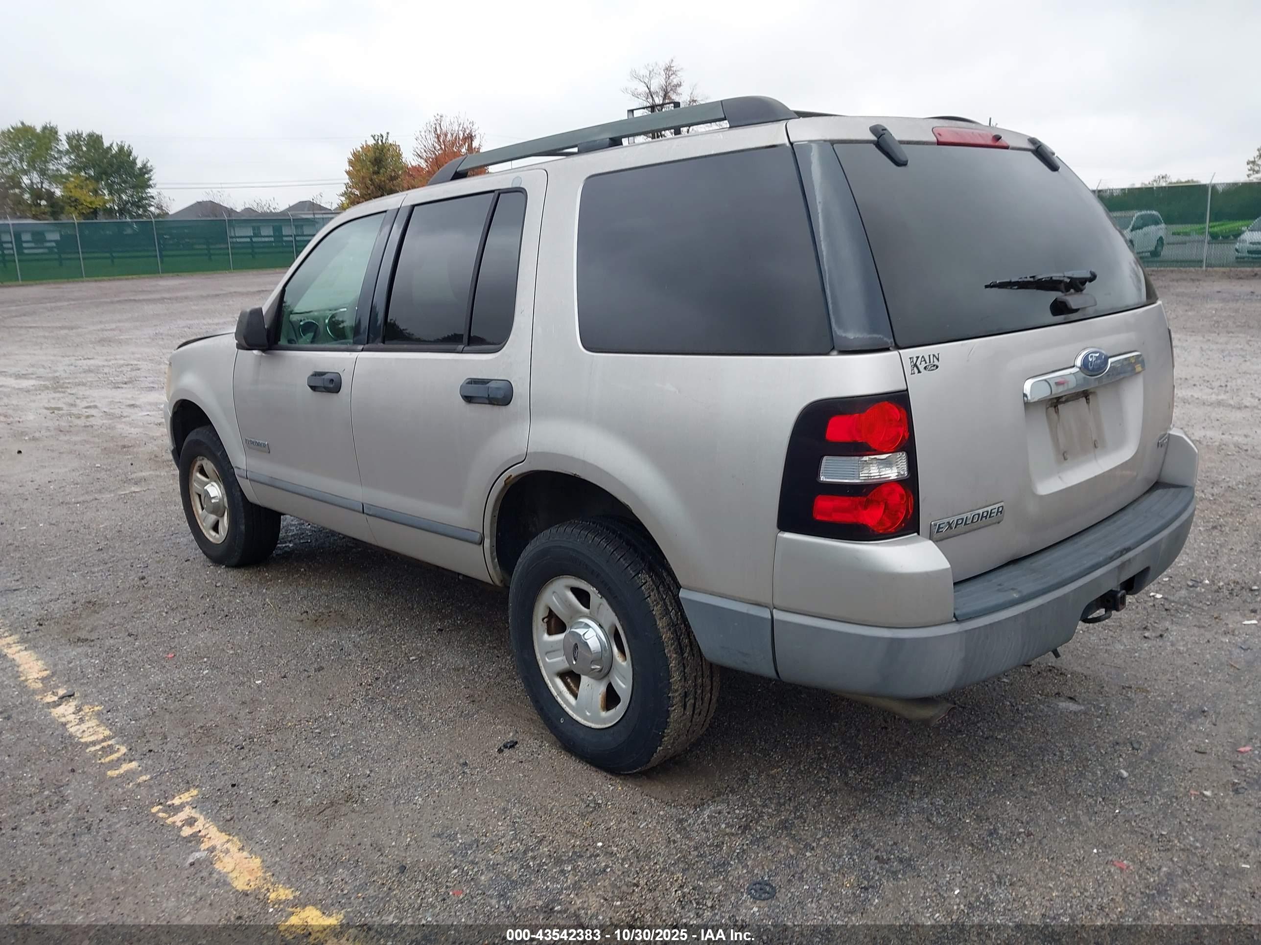 FORD EXPLORER image 3