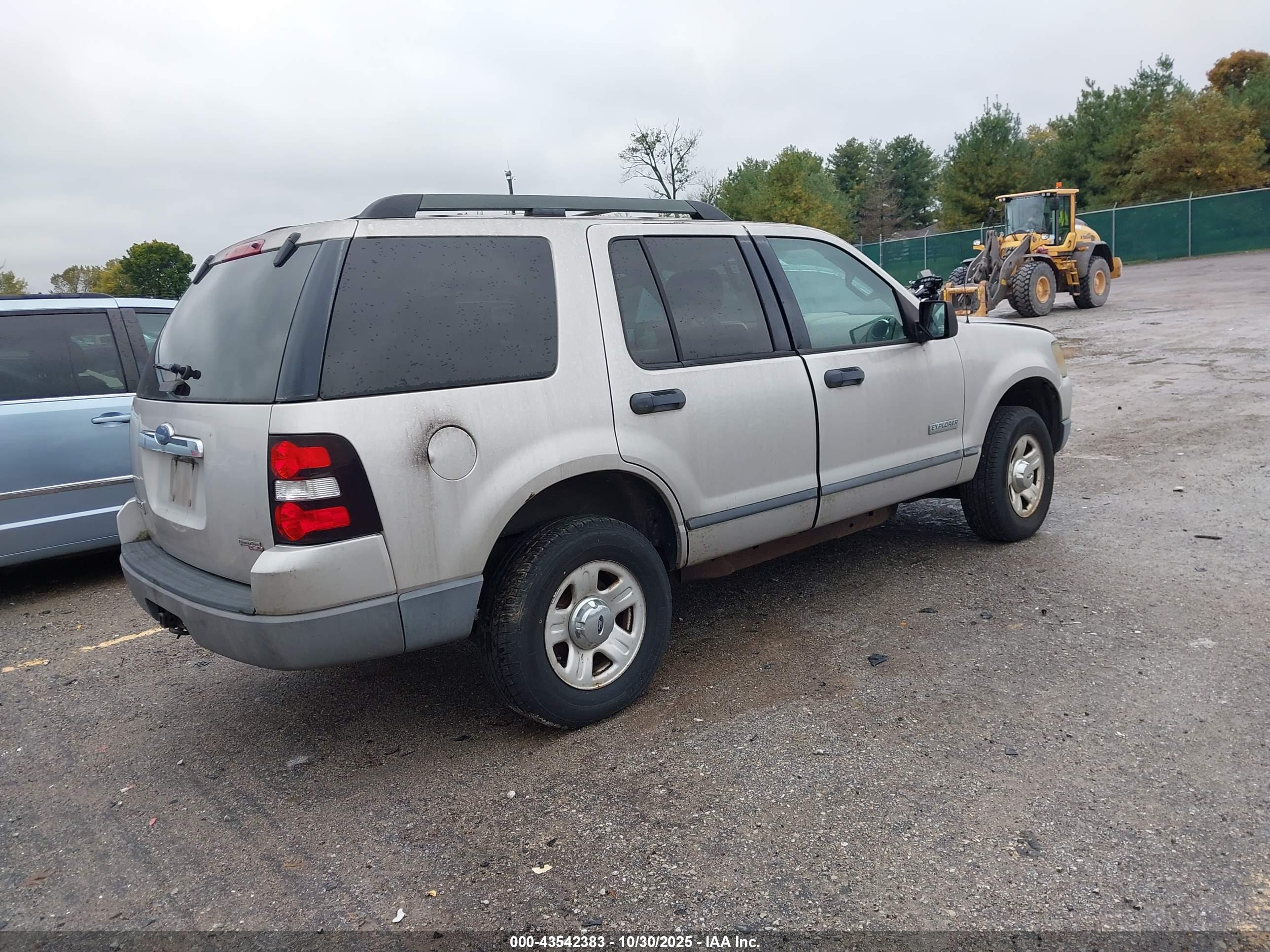 FORD EXPLORER image 4