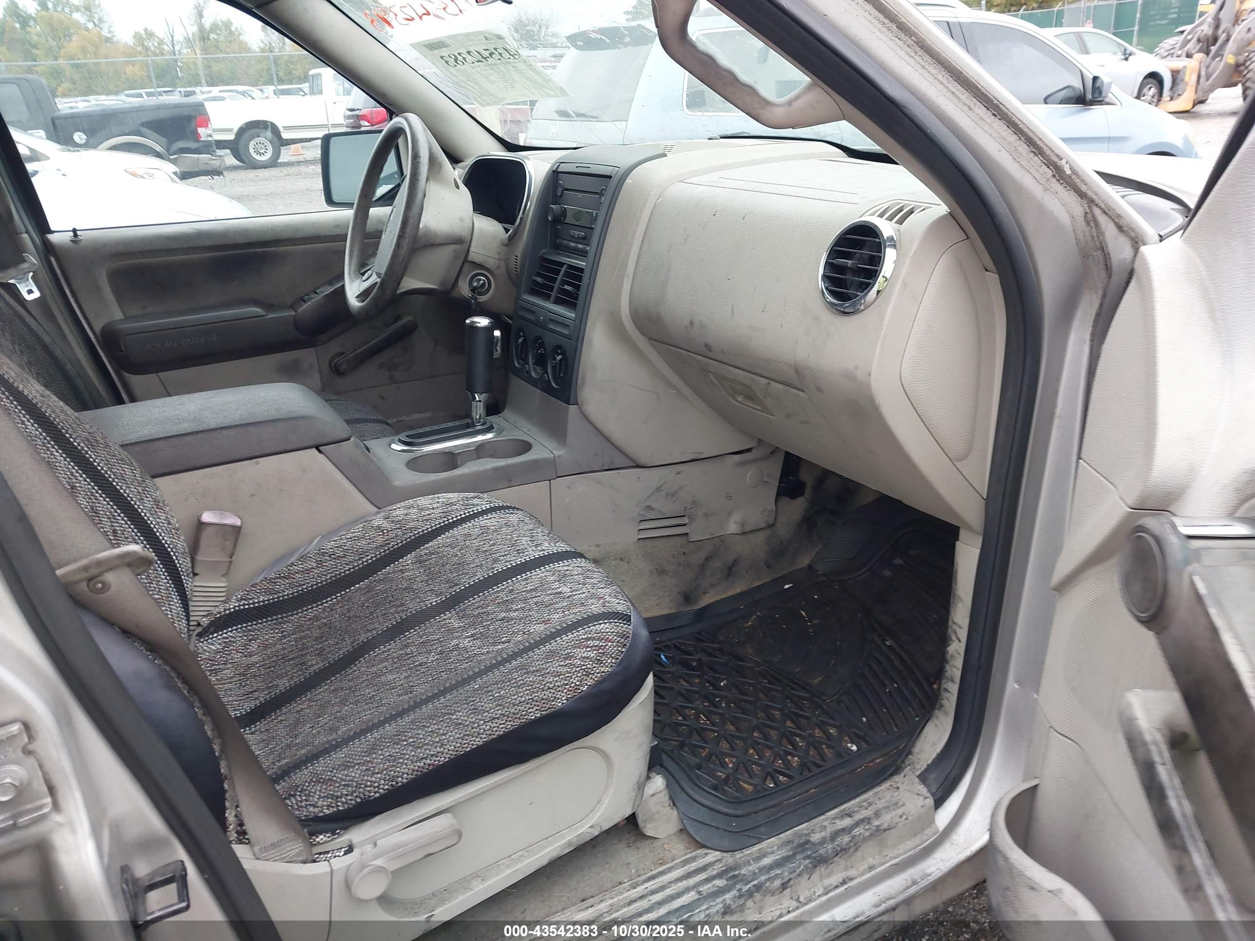 FORD EXPLORER image 5