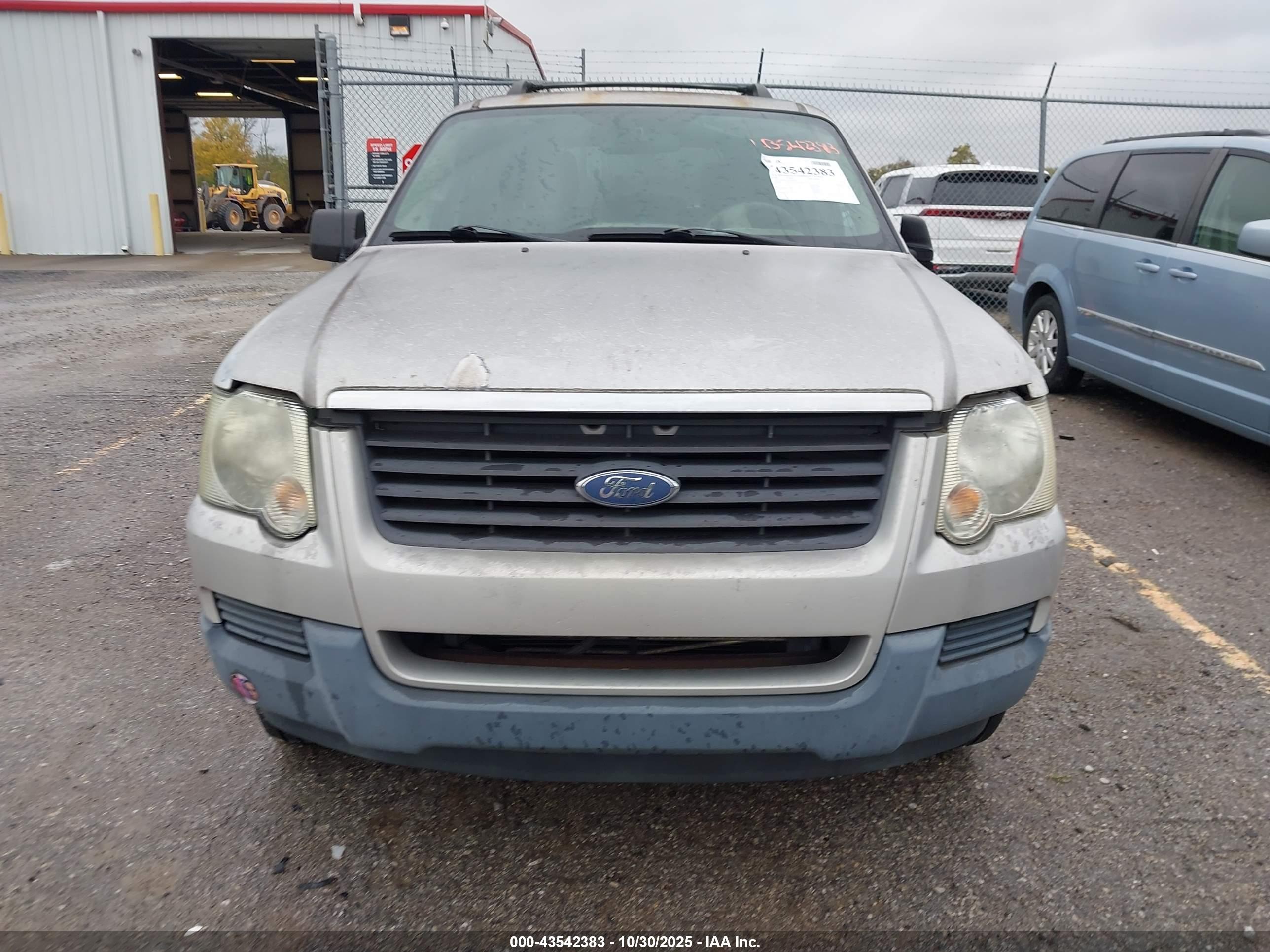 FORD EXPLORER image 6