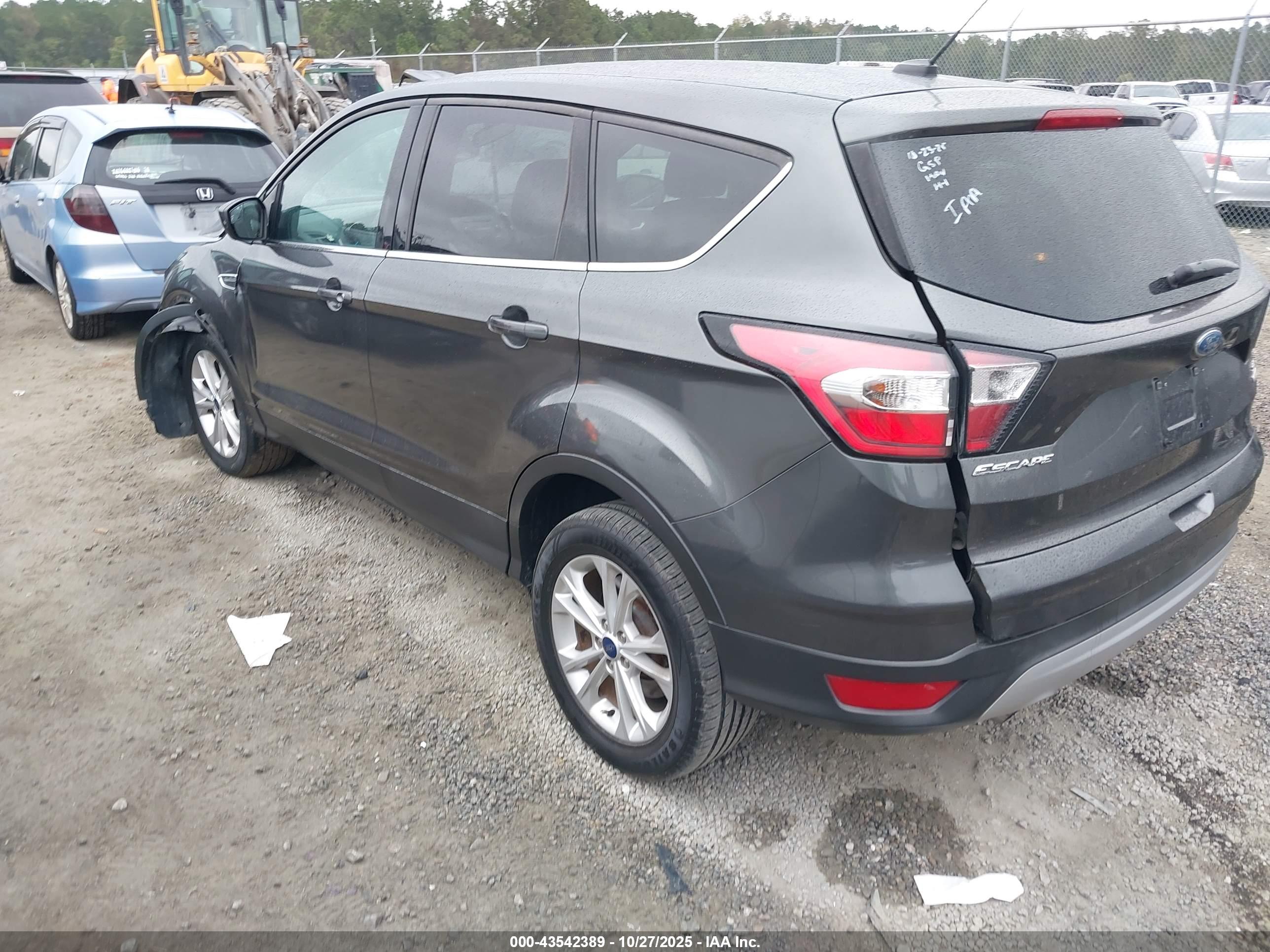 FORD ESCAPE image 3