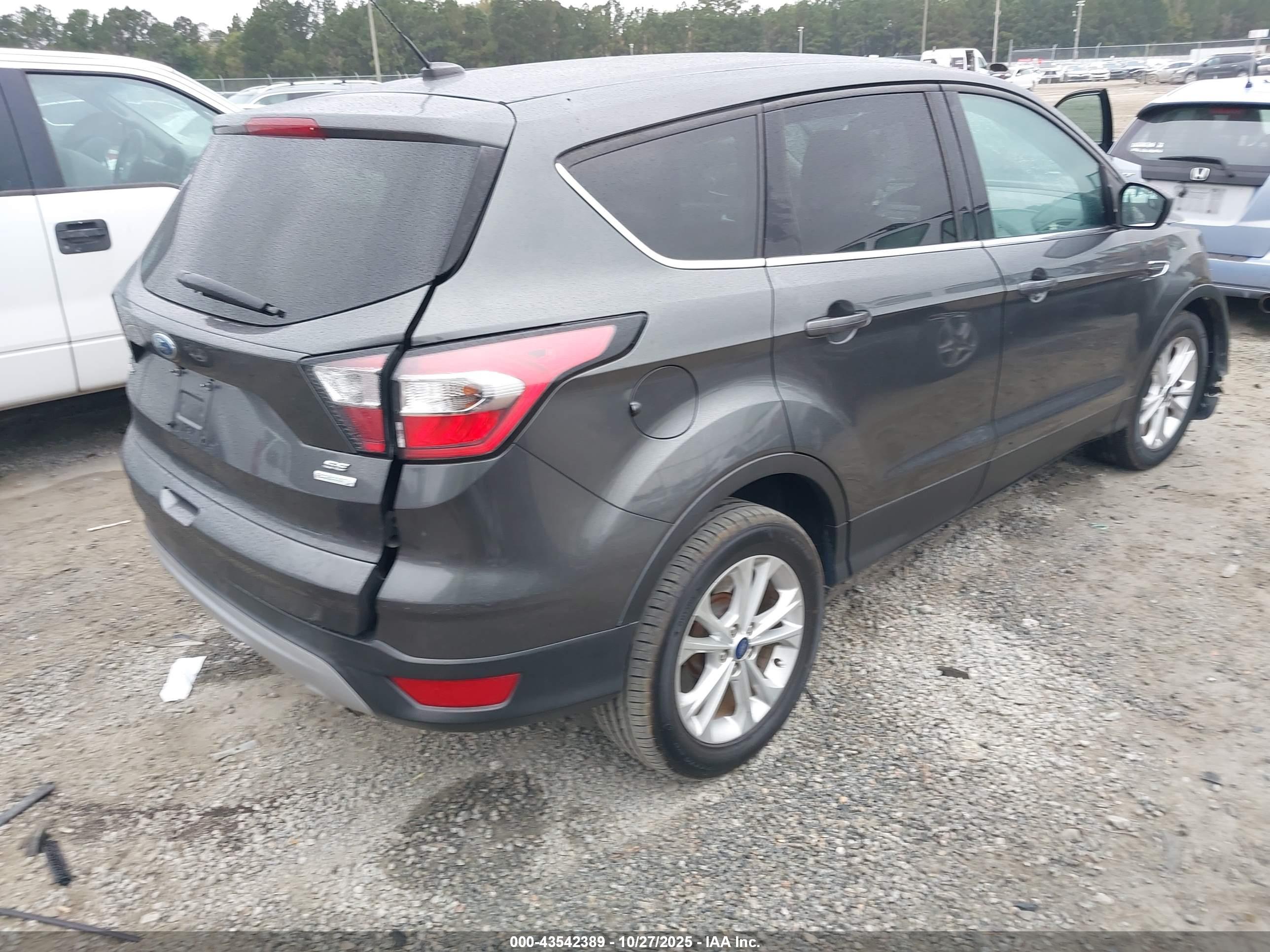 FORD ESCAPE image 4