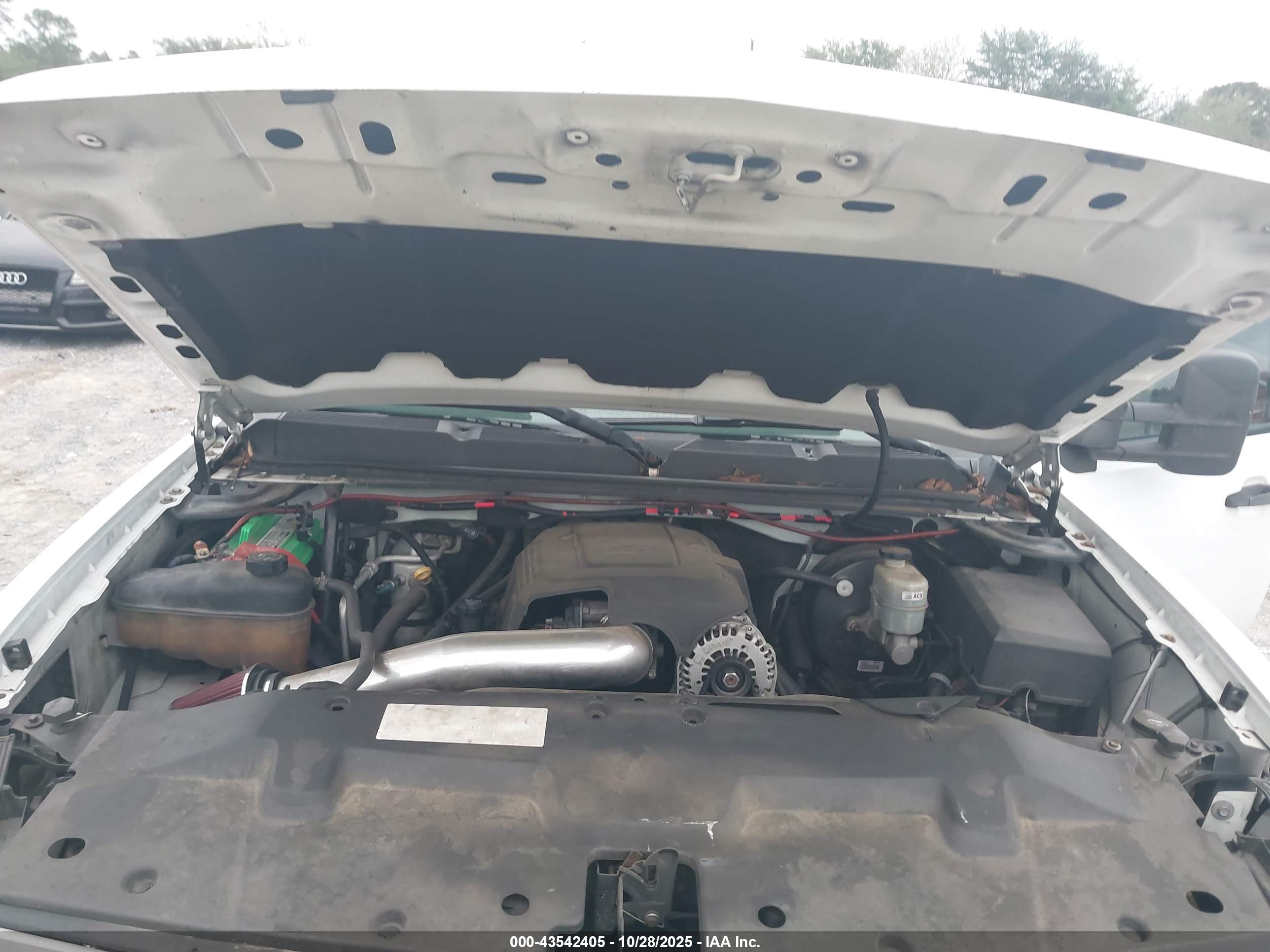CHEVROLET SILVERADO image 10