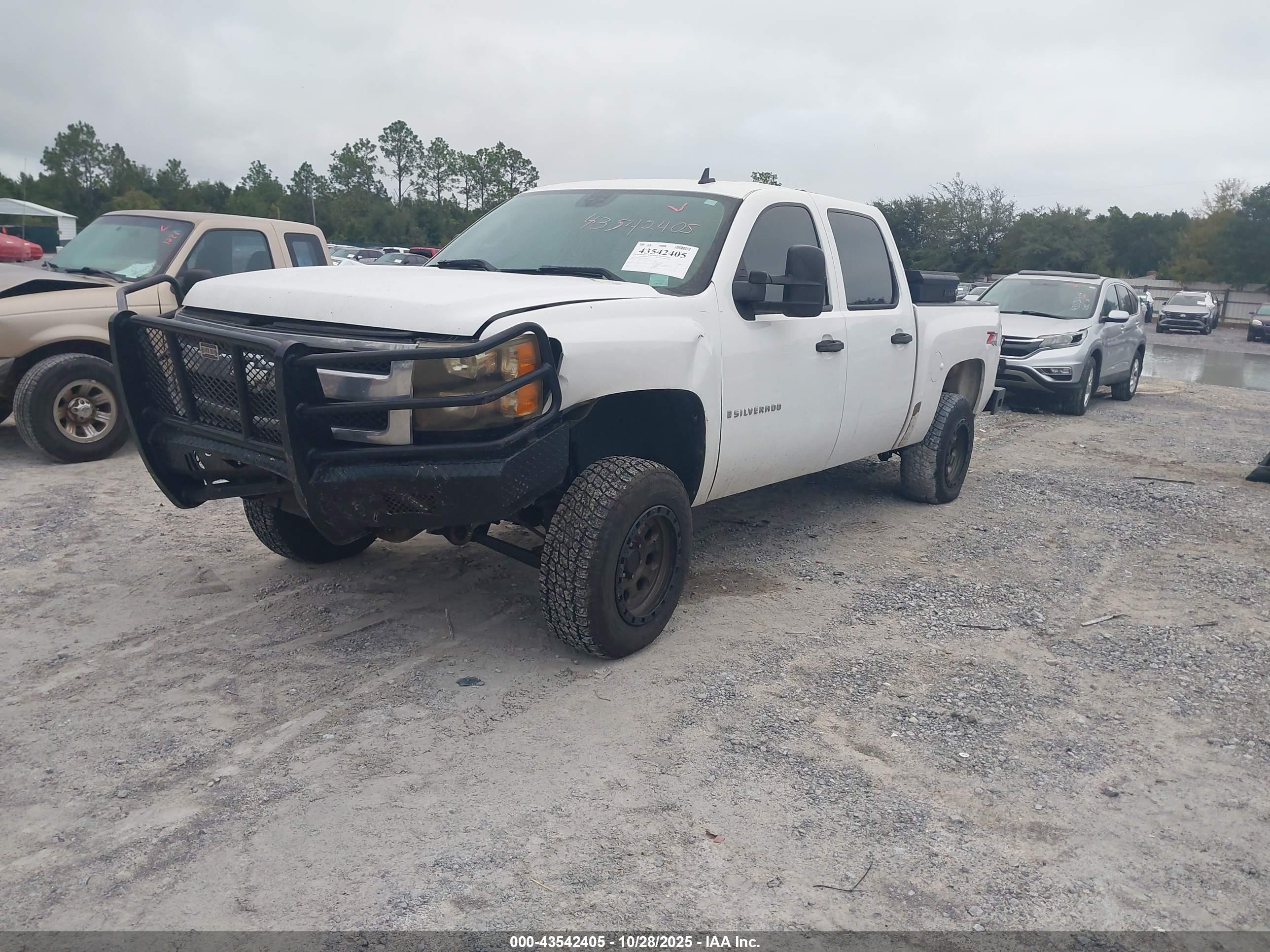 CHEVROLET SILVERADO image 2