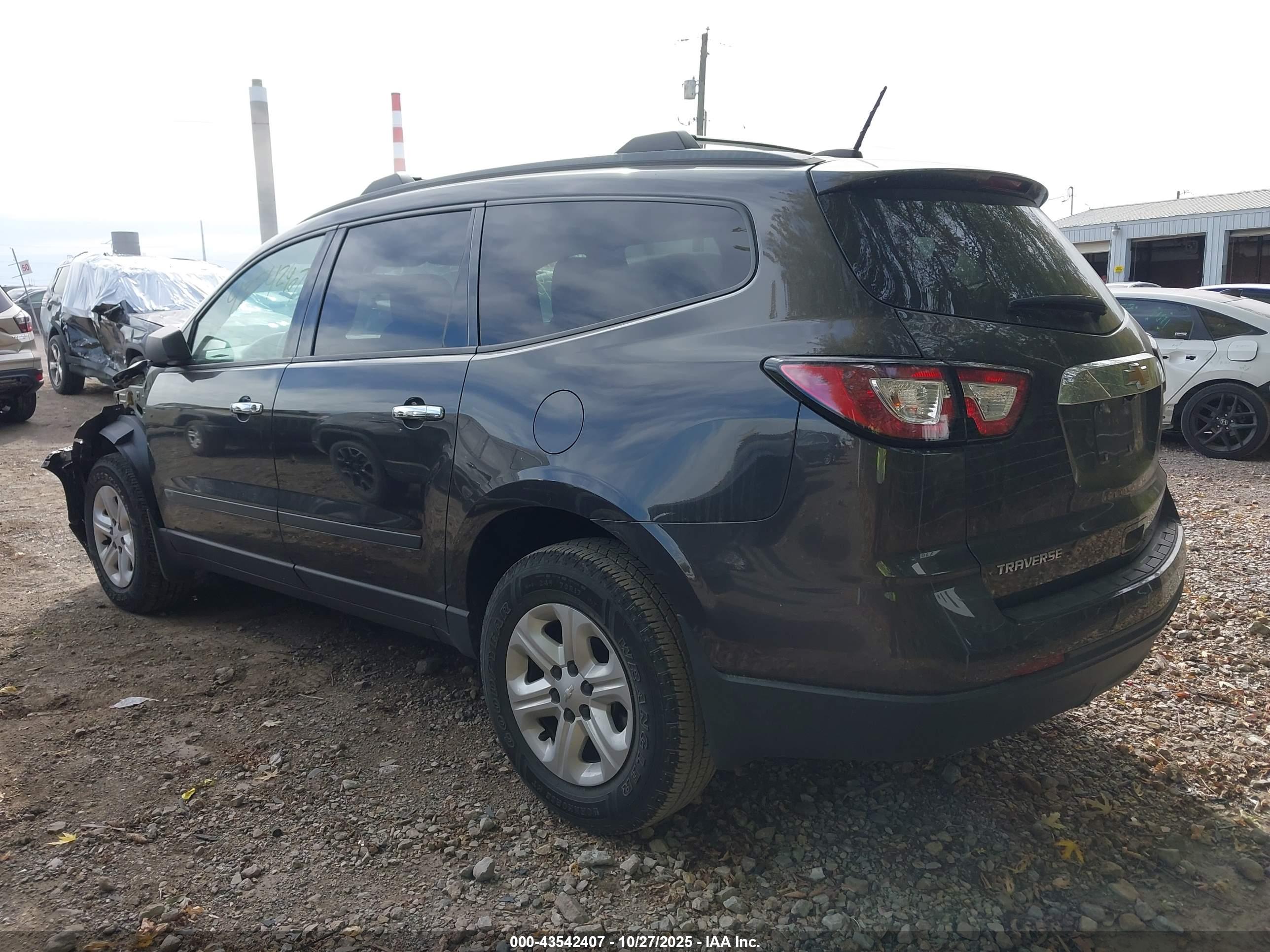 CHEVROLET TRAVERSE image 3