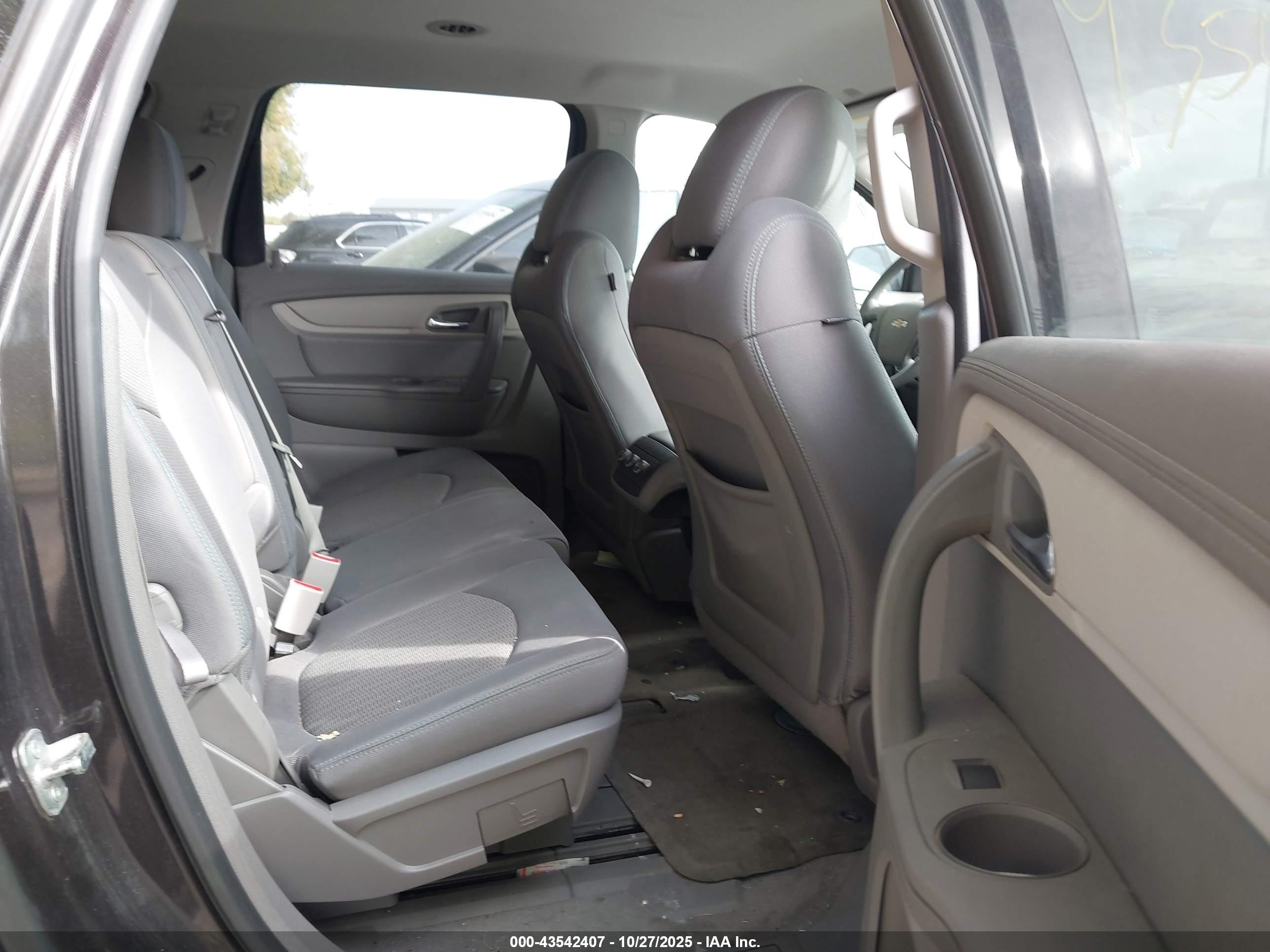 CHEVROLET TRAVERSE image 8