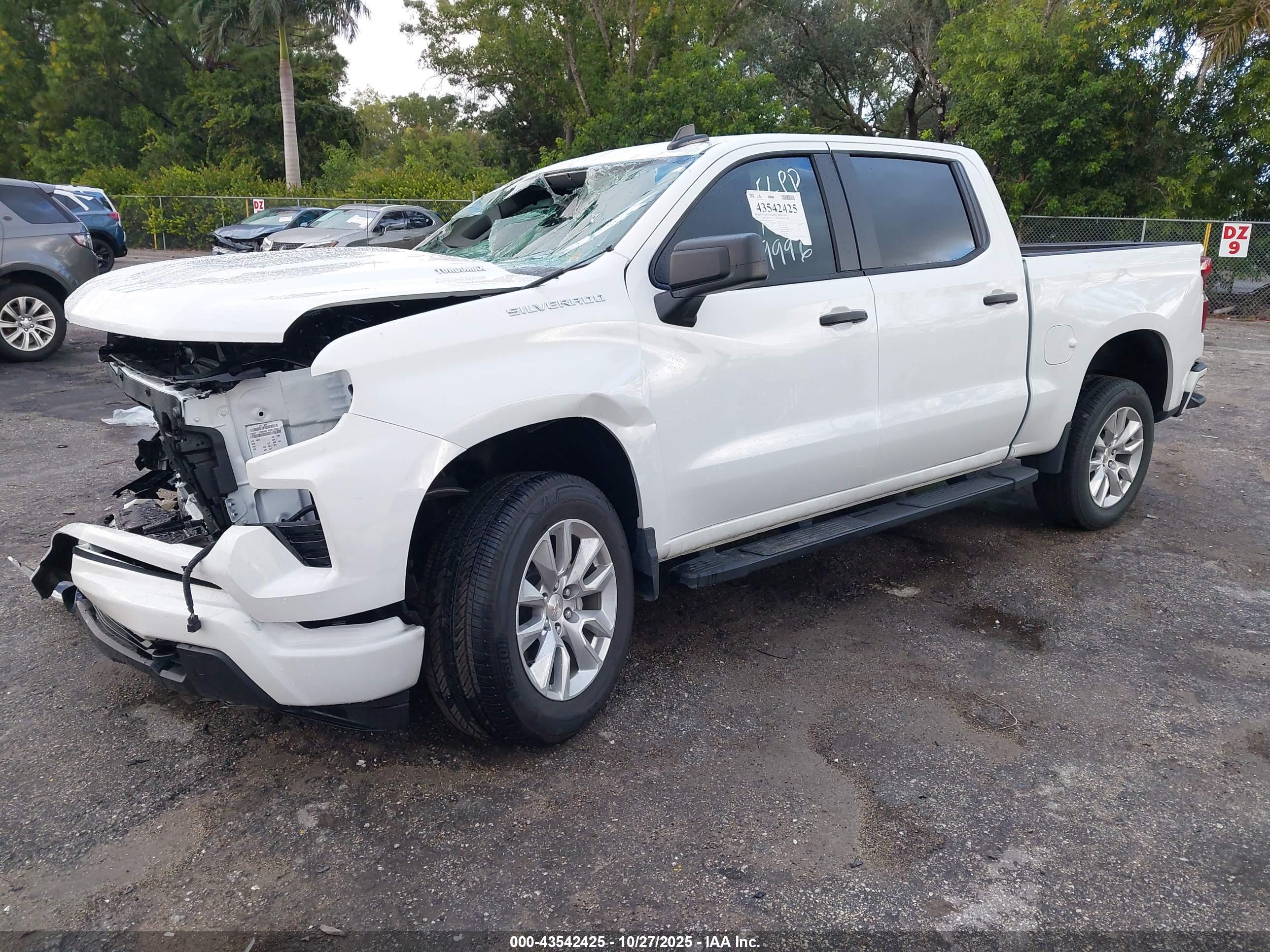 CHEVROLET SILVERADO image 2