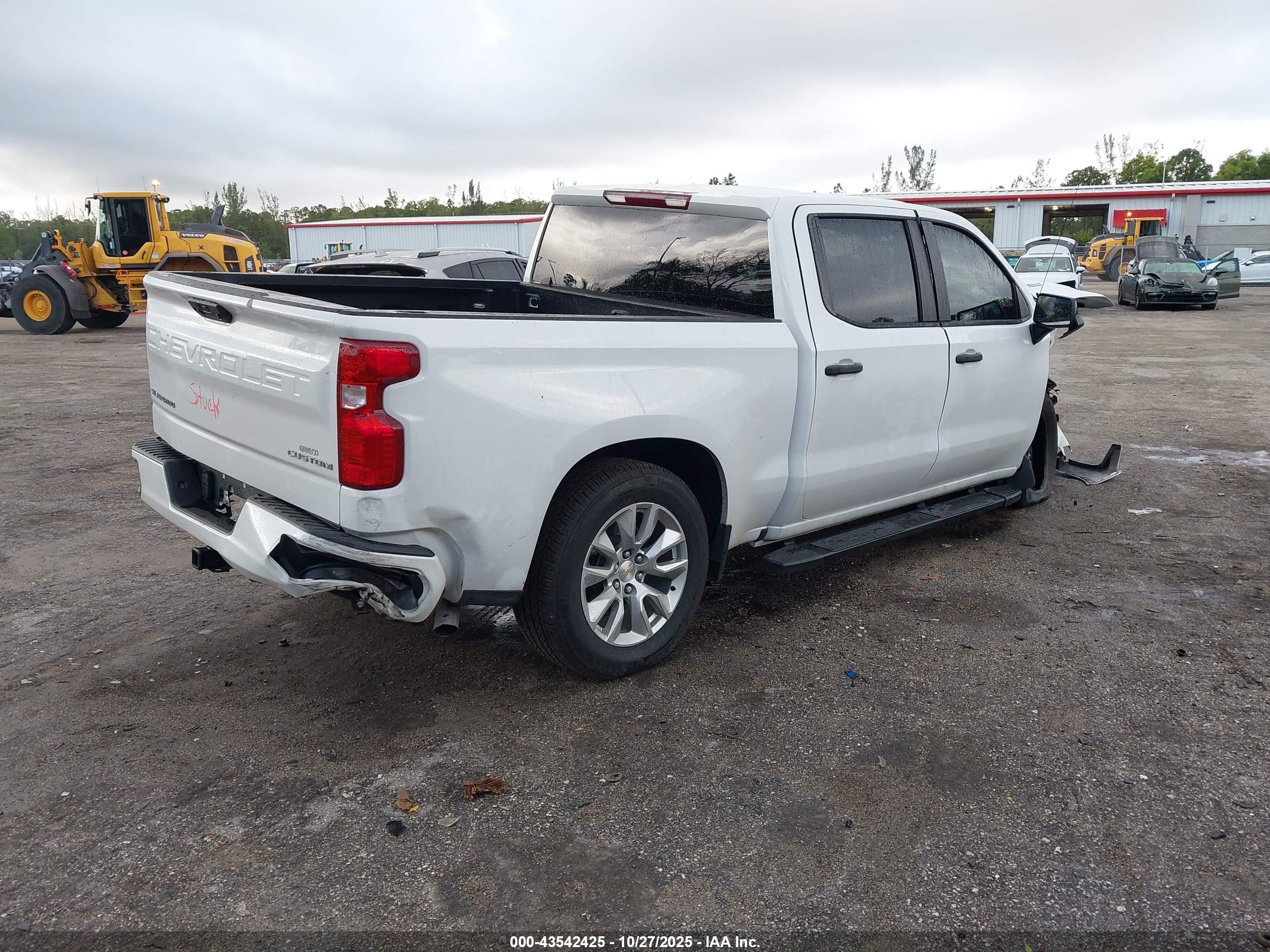 CHEVROLET SILVERADO image 4