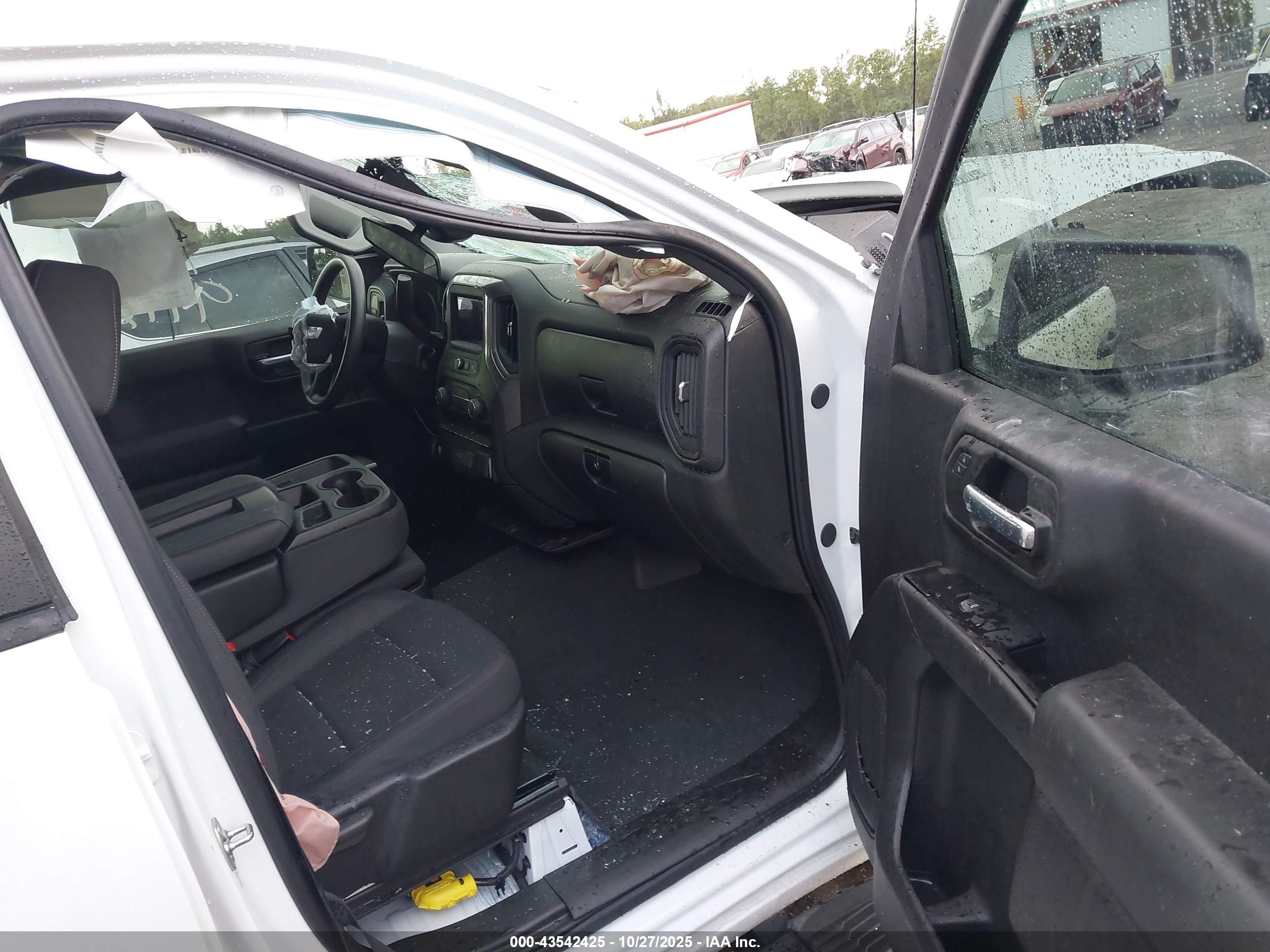 CHEVROLET SILVERADO image 5