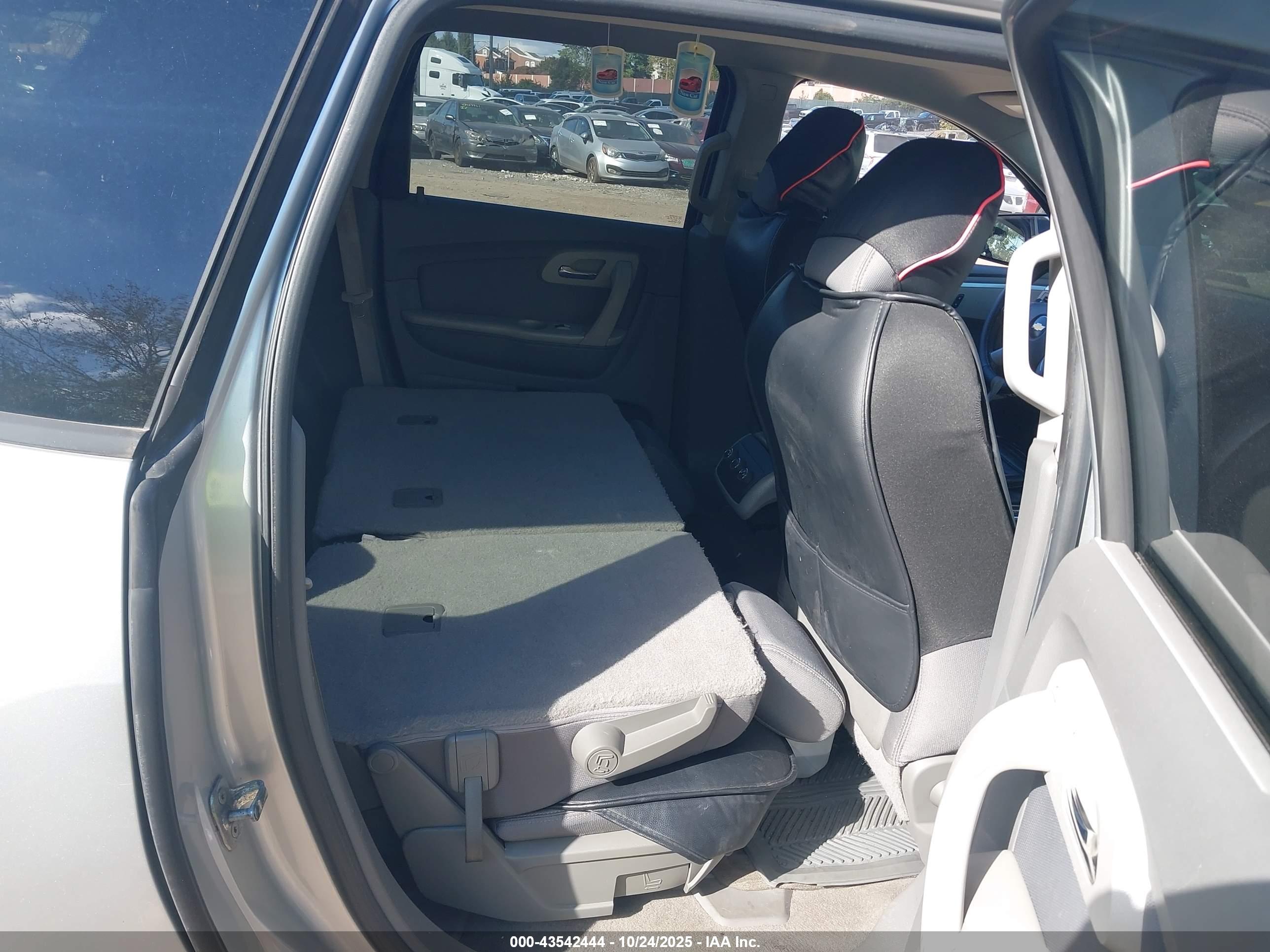 CHEVROLET TRAVERSE image 8