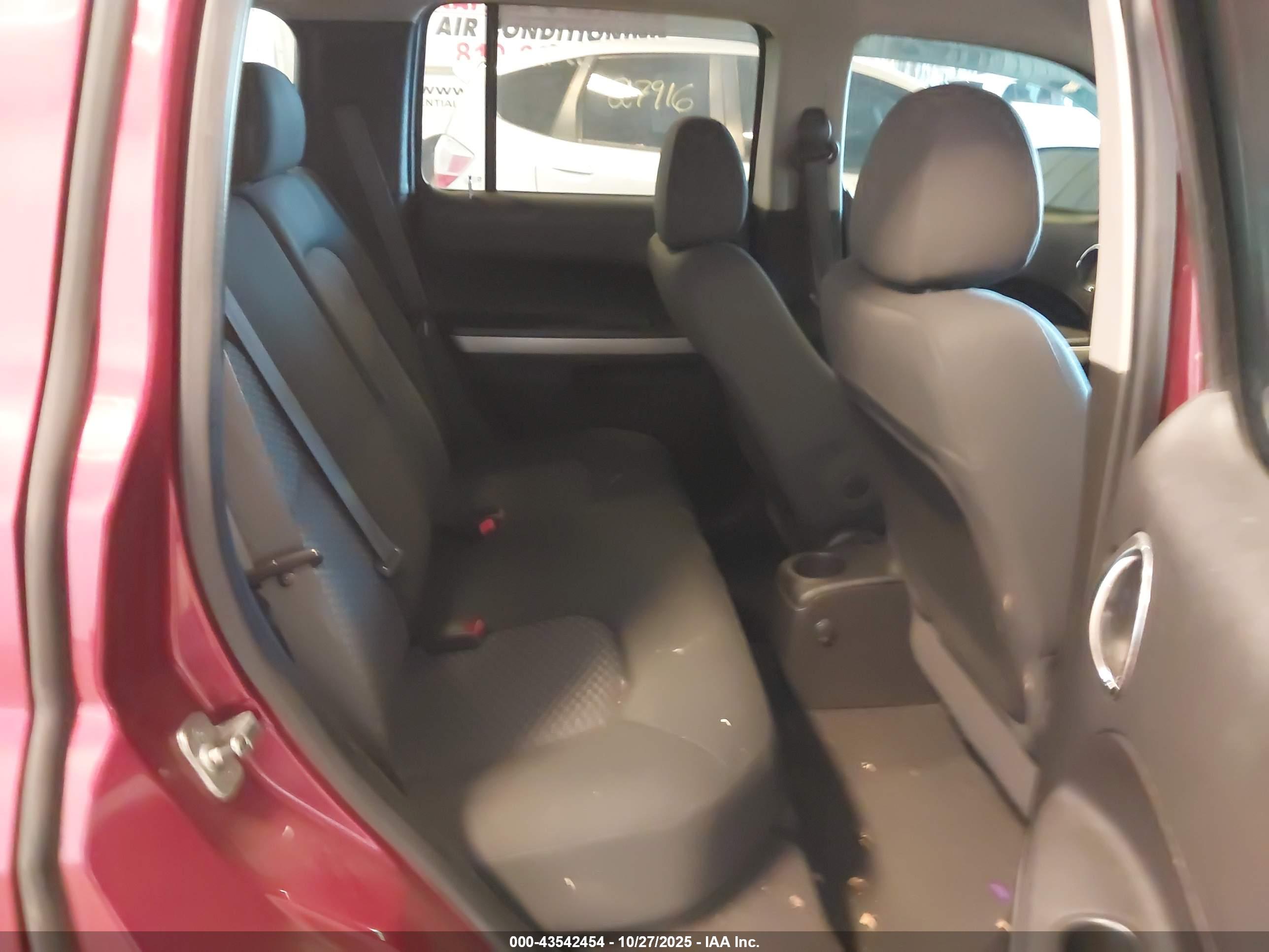 CHEVROLET HHR image 8