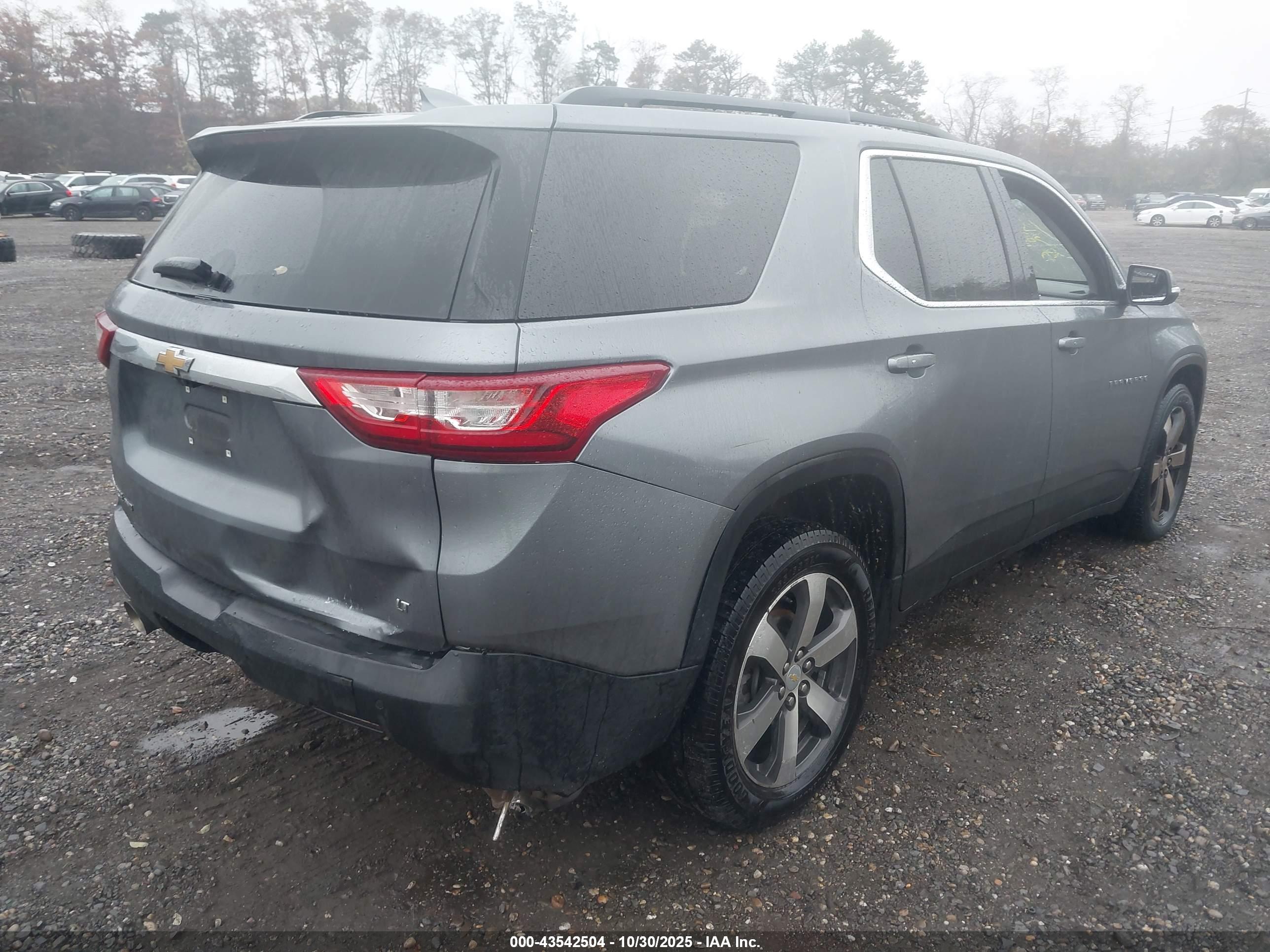 CHEVROLET TRAVERSE image 4