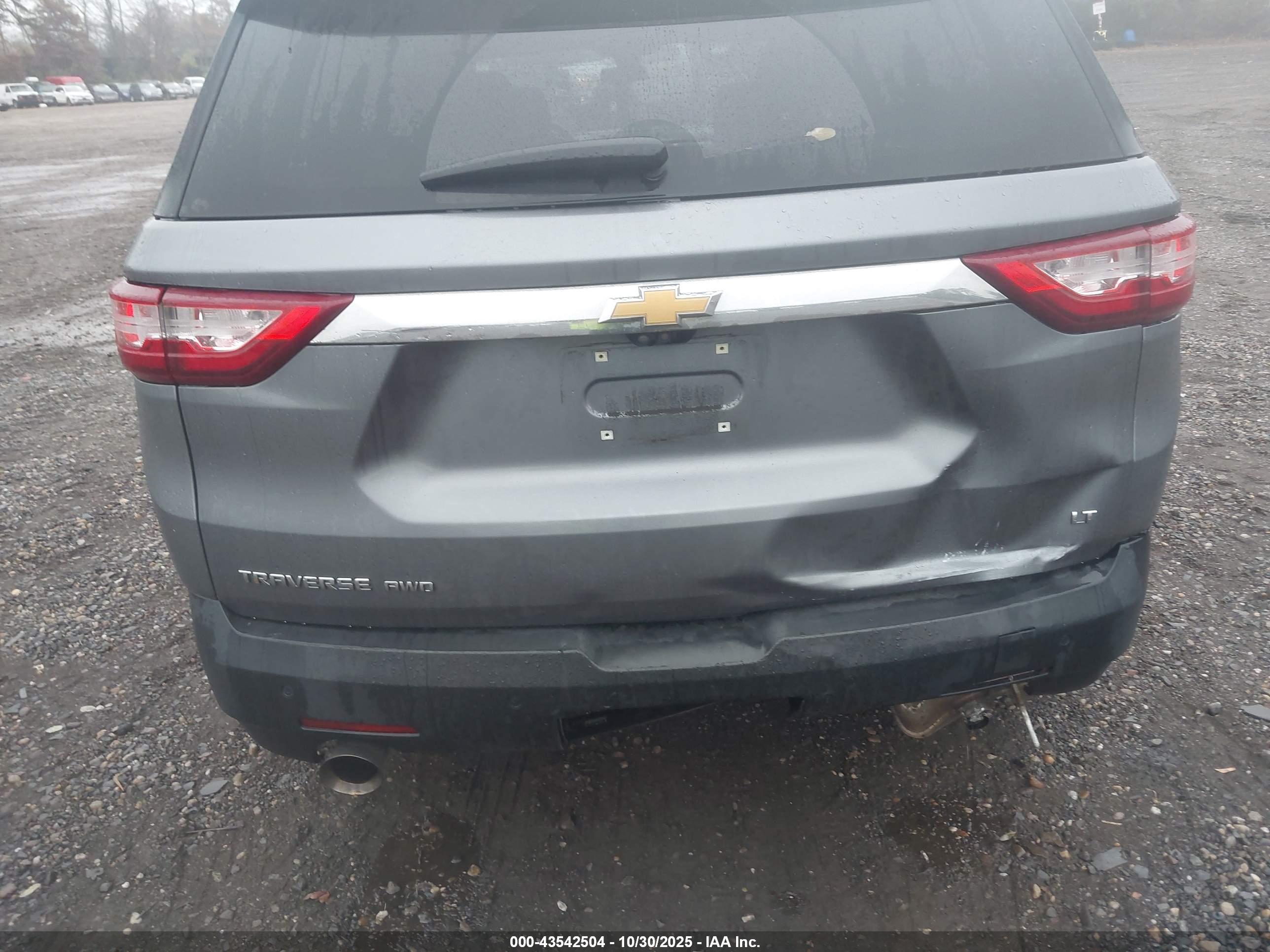 CHEVROLET TRAVERSE image 6