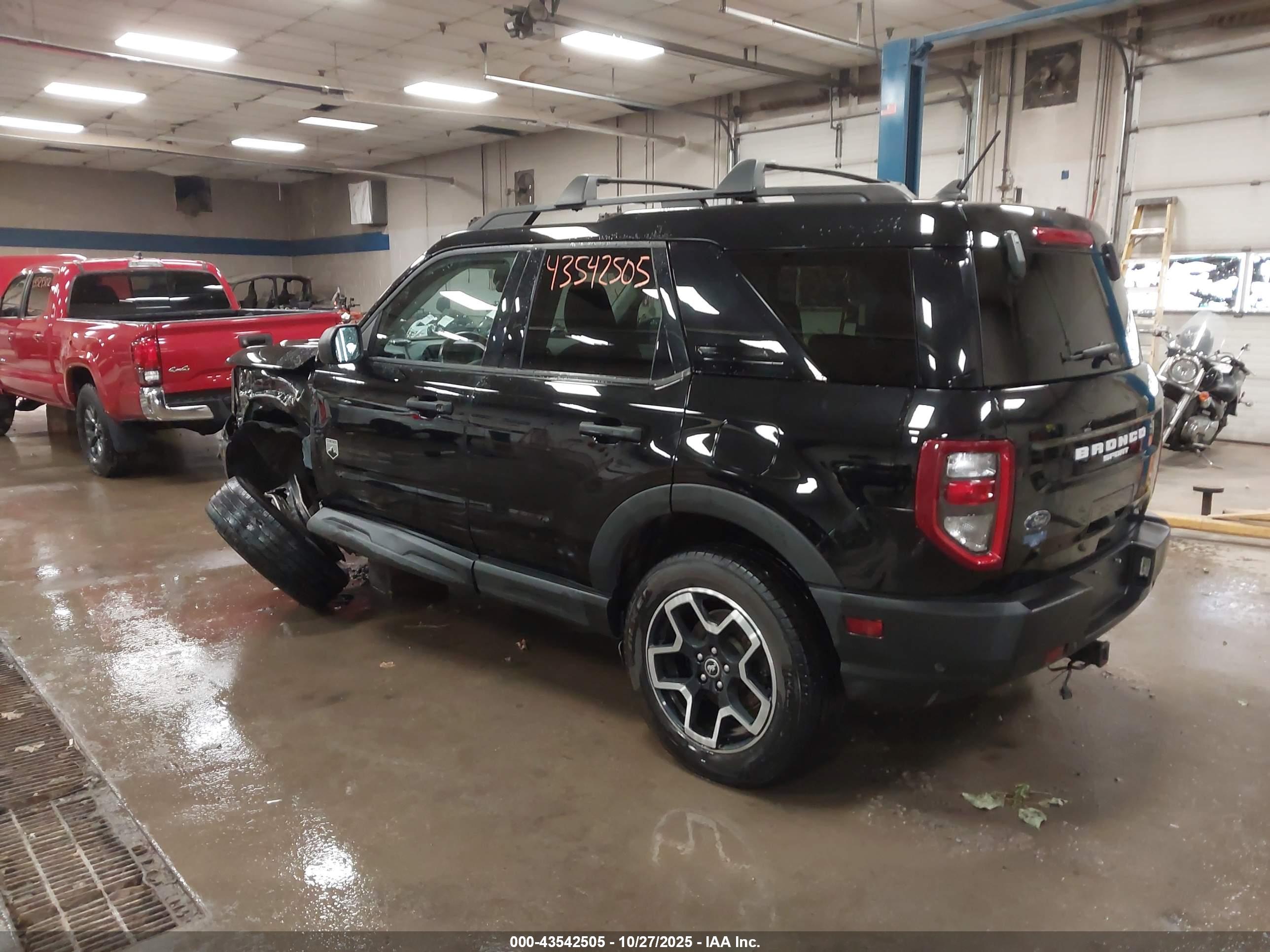FORD BRONCO image 3