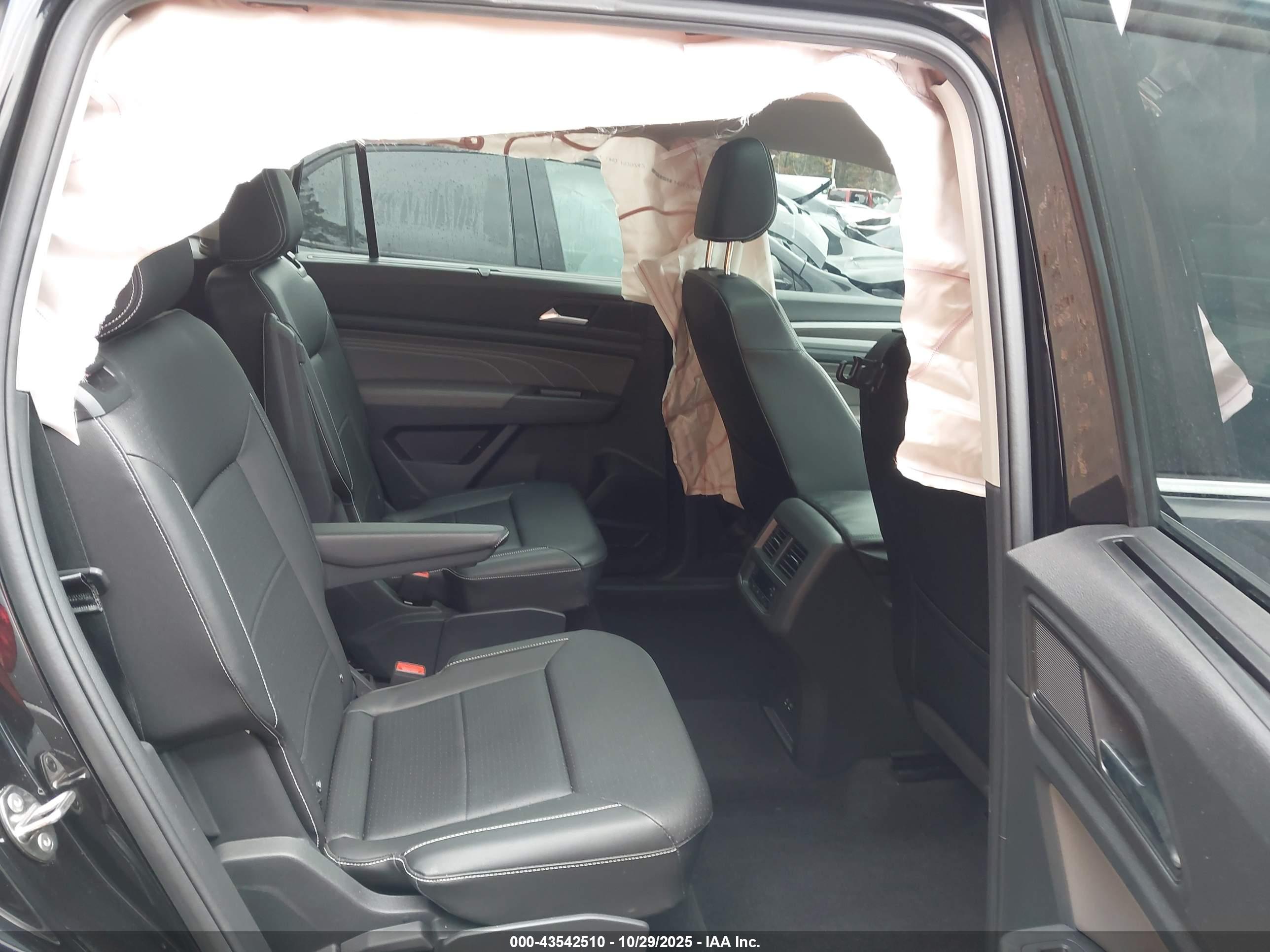 VOLKSWAGEN ATLAS image 8