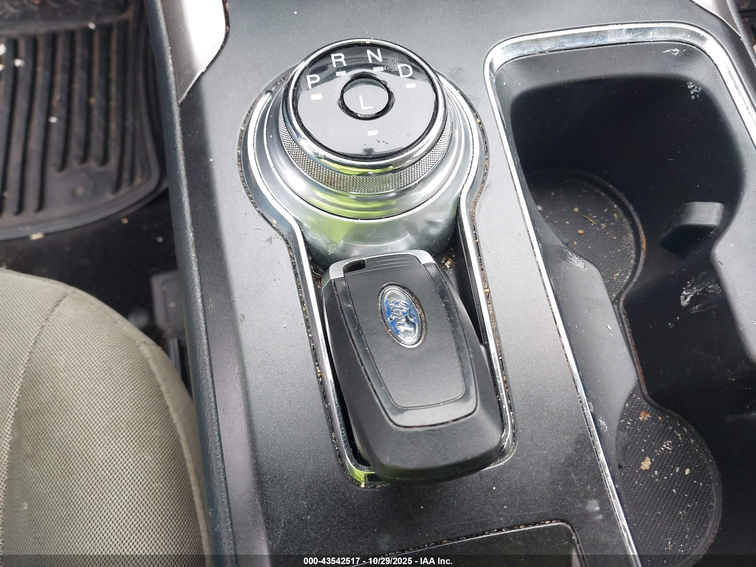 FORD FUSION image 11