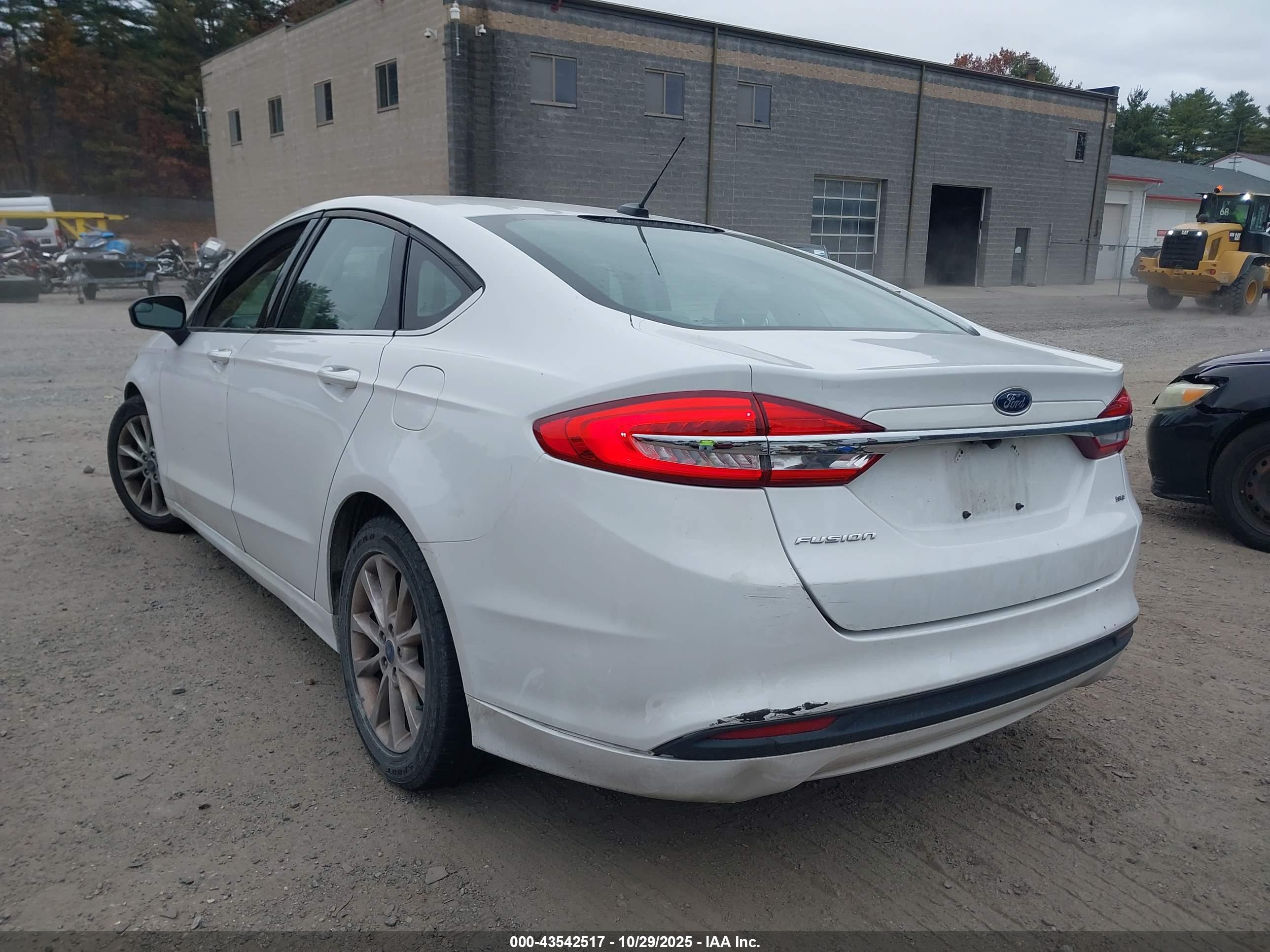 FORD FUSION image 3