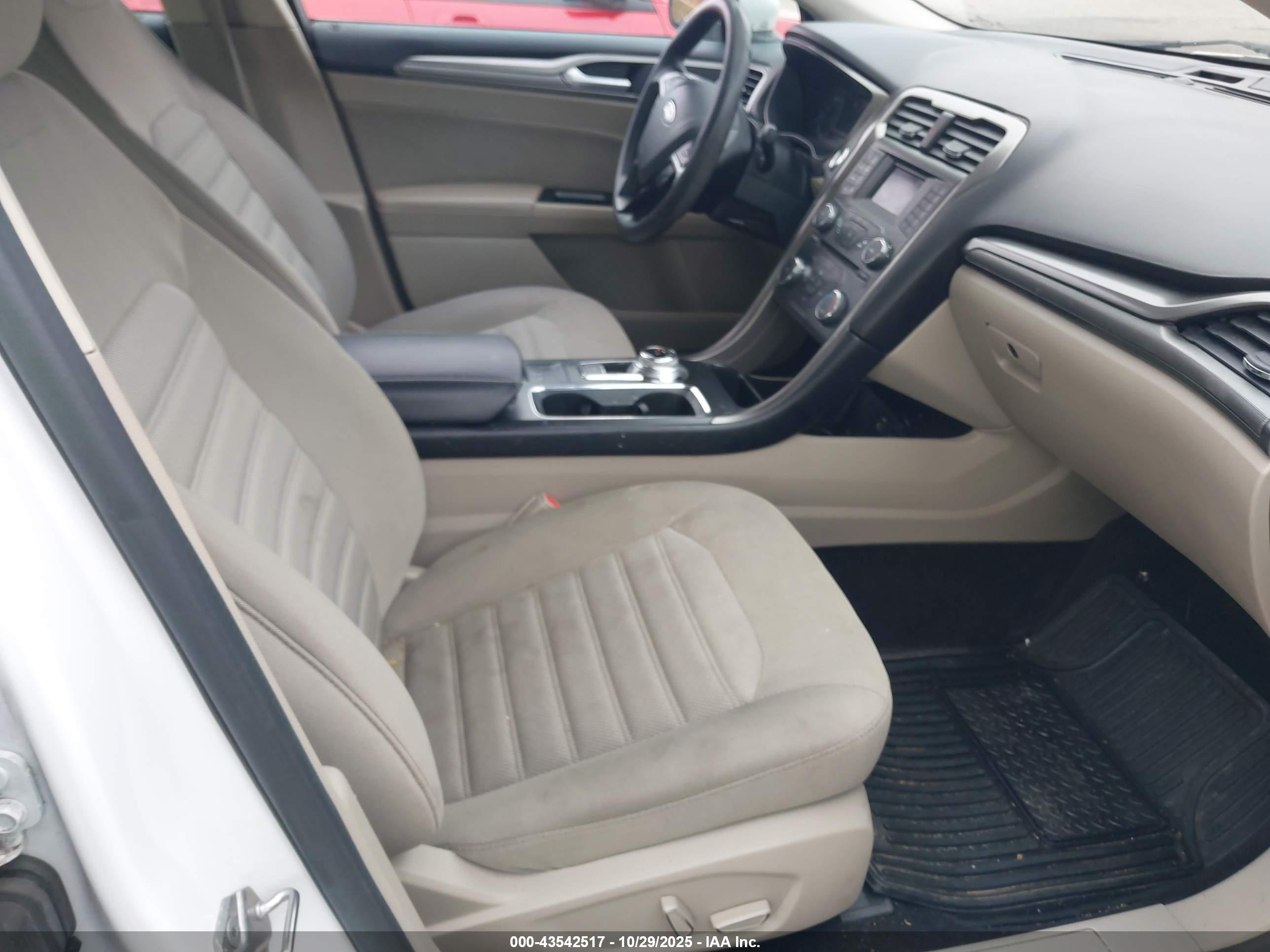 FORD FUSION image 5