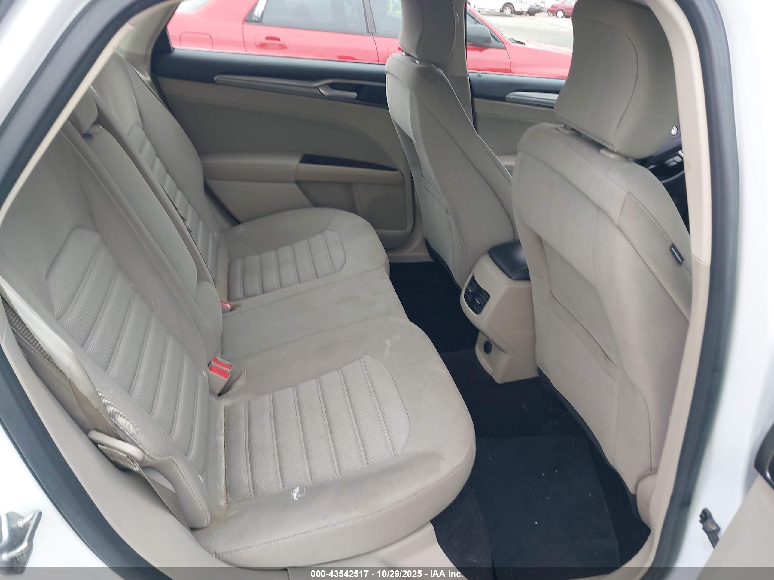 FORD FUSION image 8