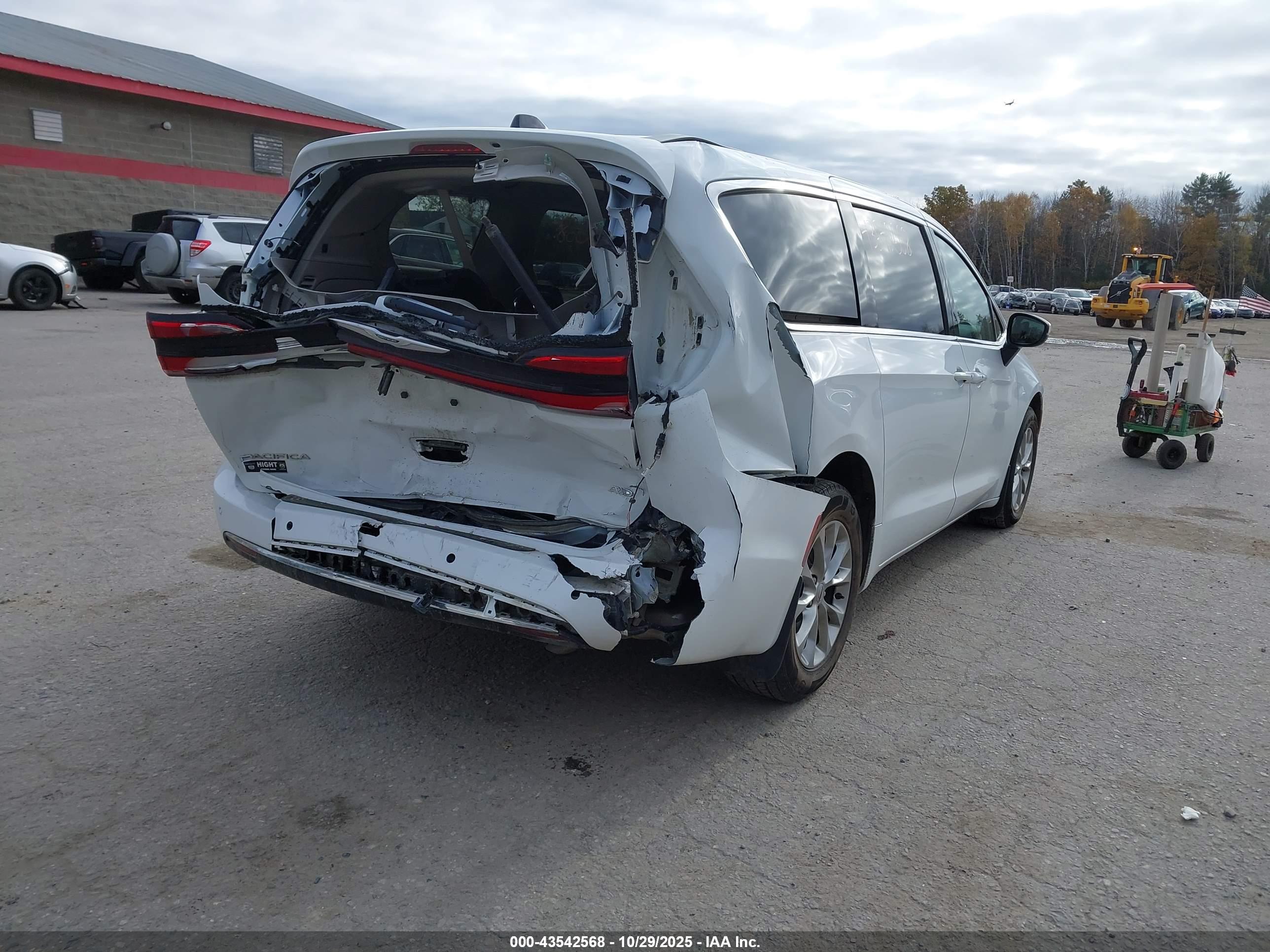 CHRYSLER PACIFICA image 4