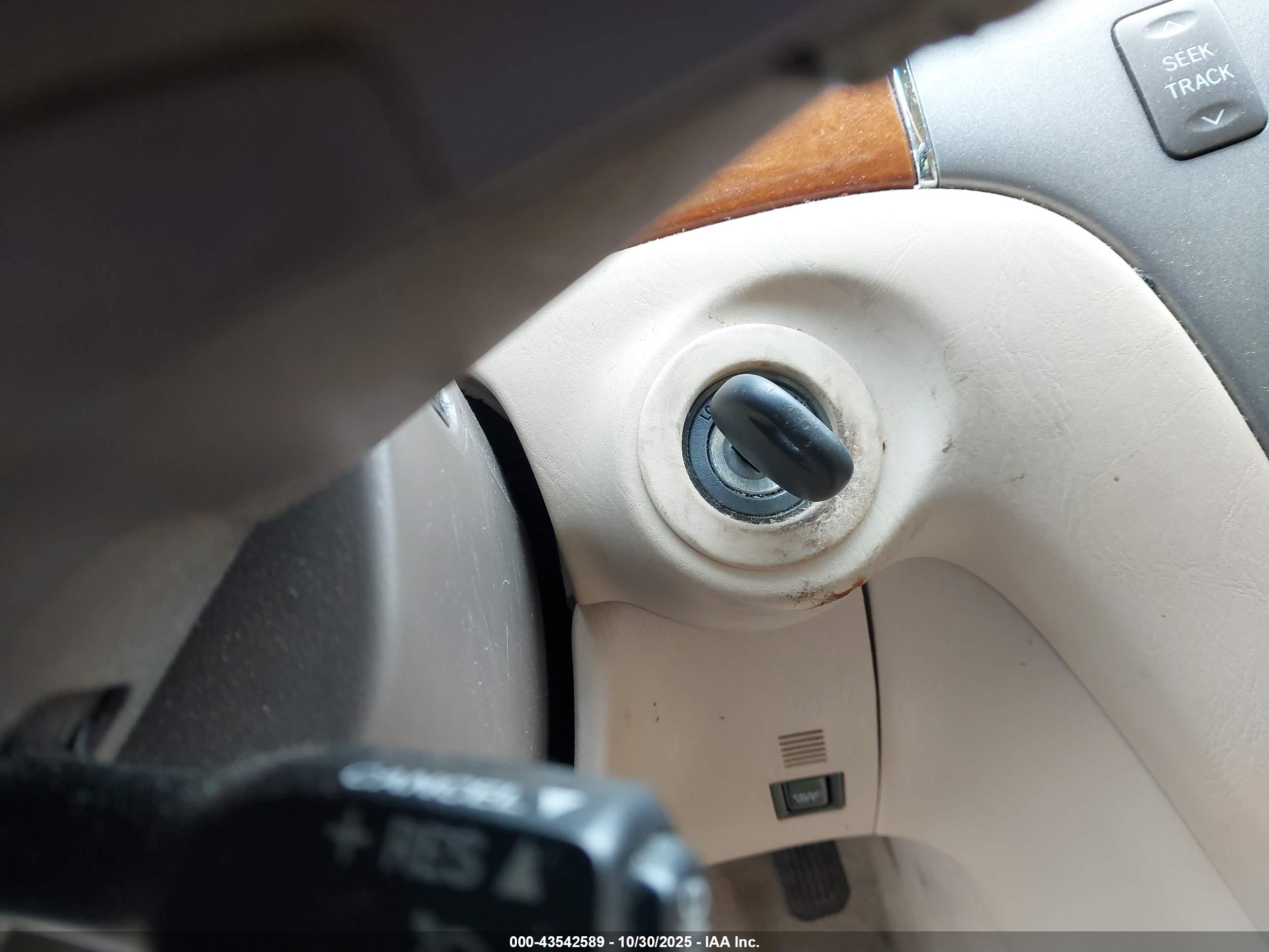 LEXUS ES image 11