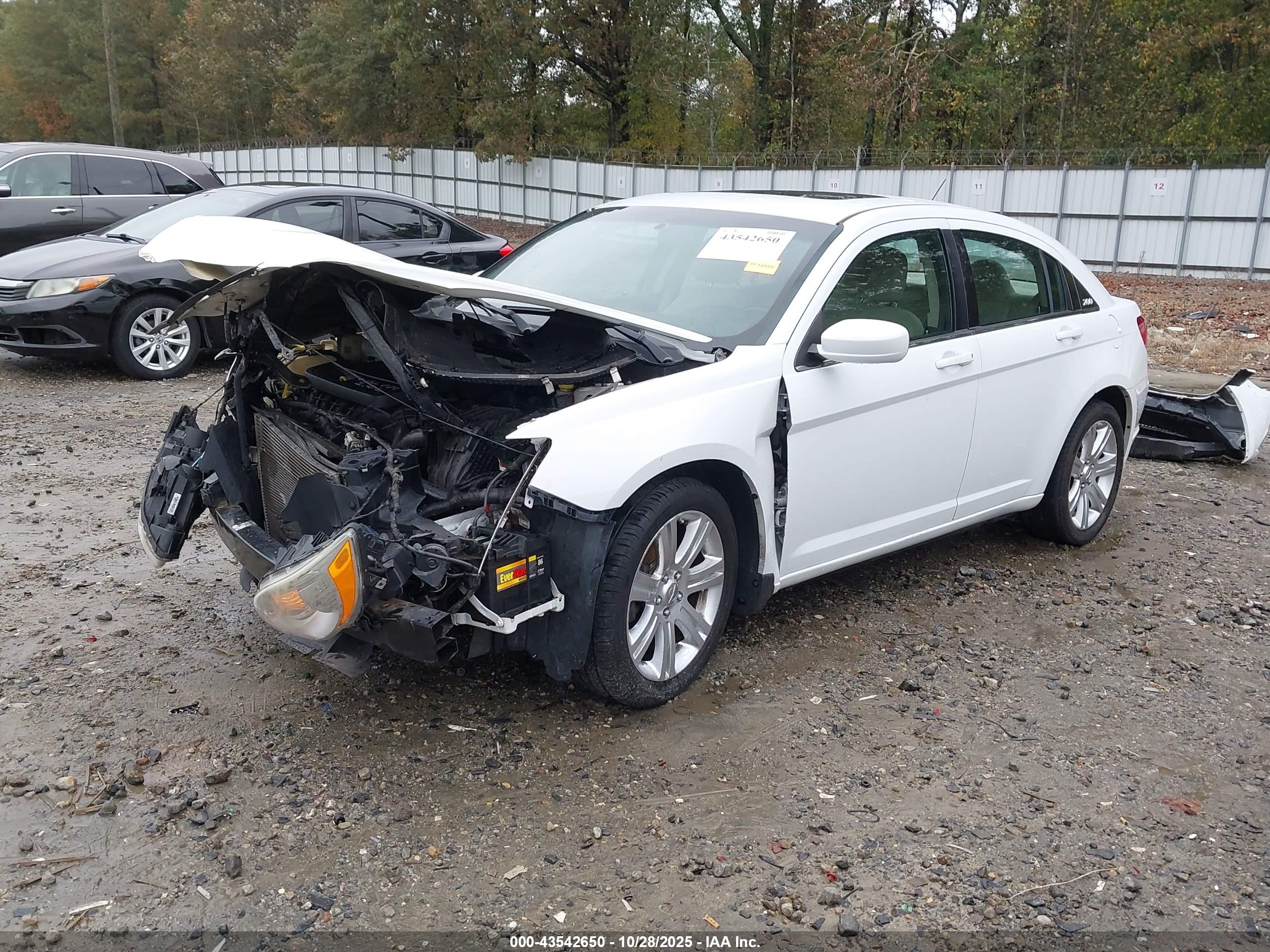 CHRYSLER 200 image 2