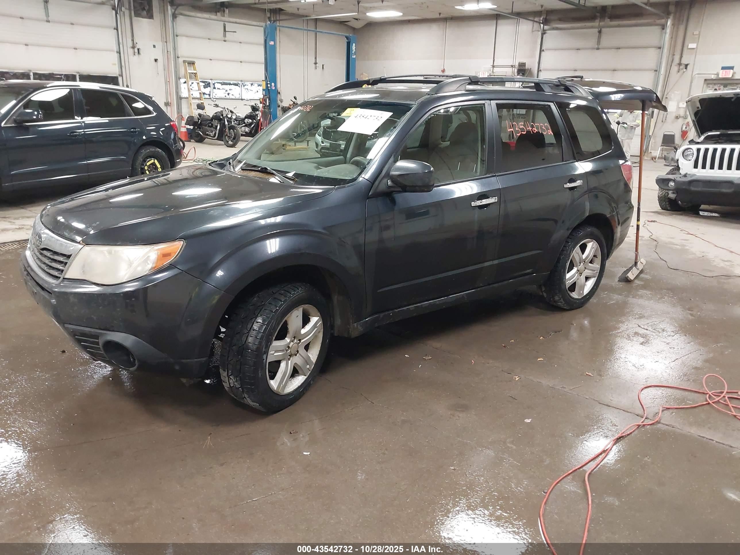 SUBARU FORESTER image 2
