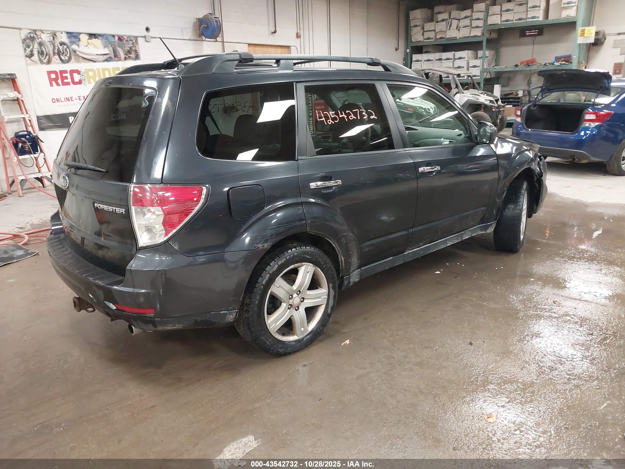 SUBARU FORESTER image 4