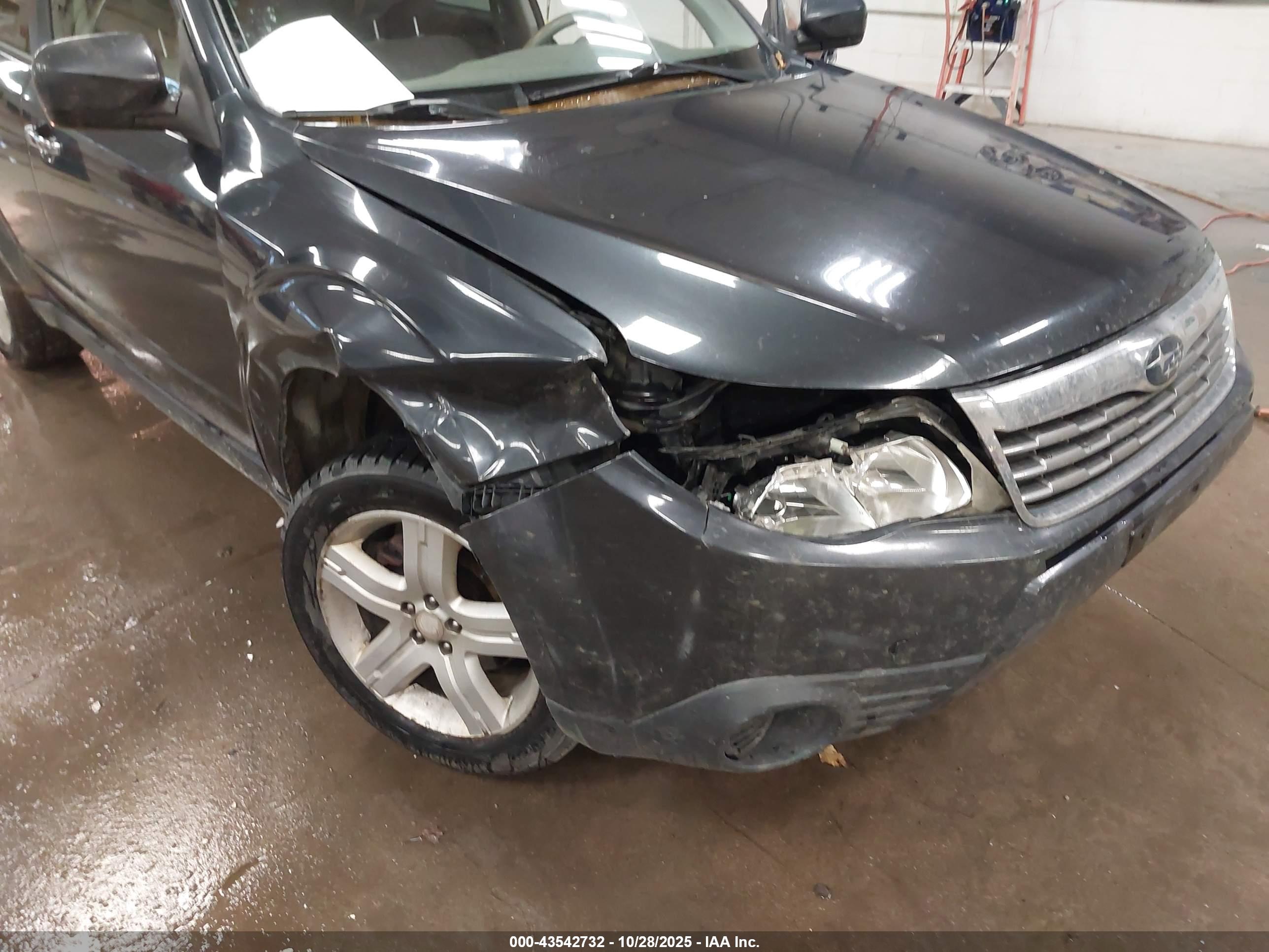 SUBARU FORESTER image 6