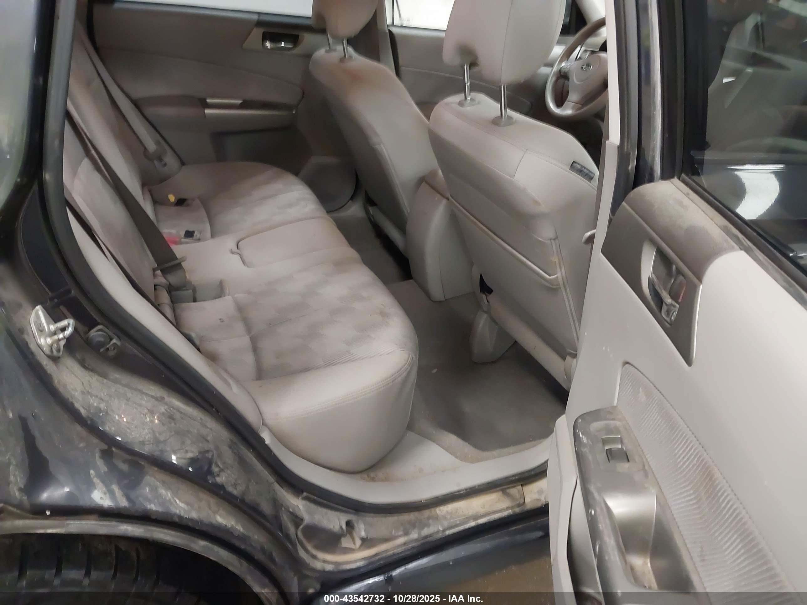 SUBARU FORESTER image 8