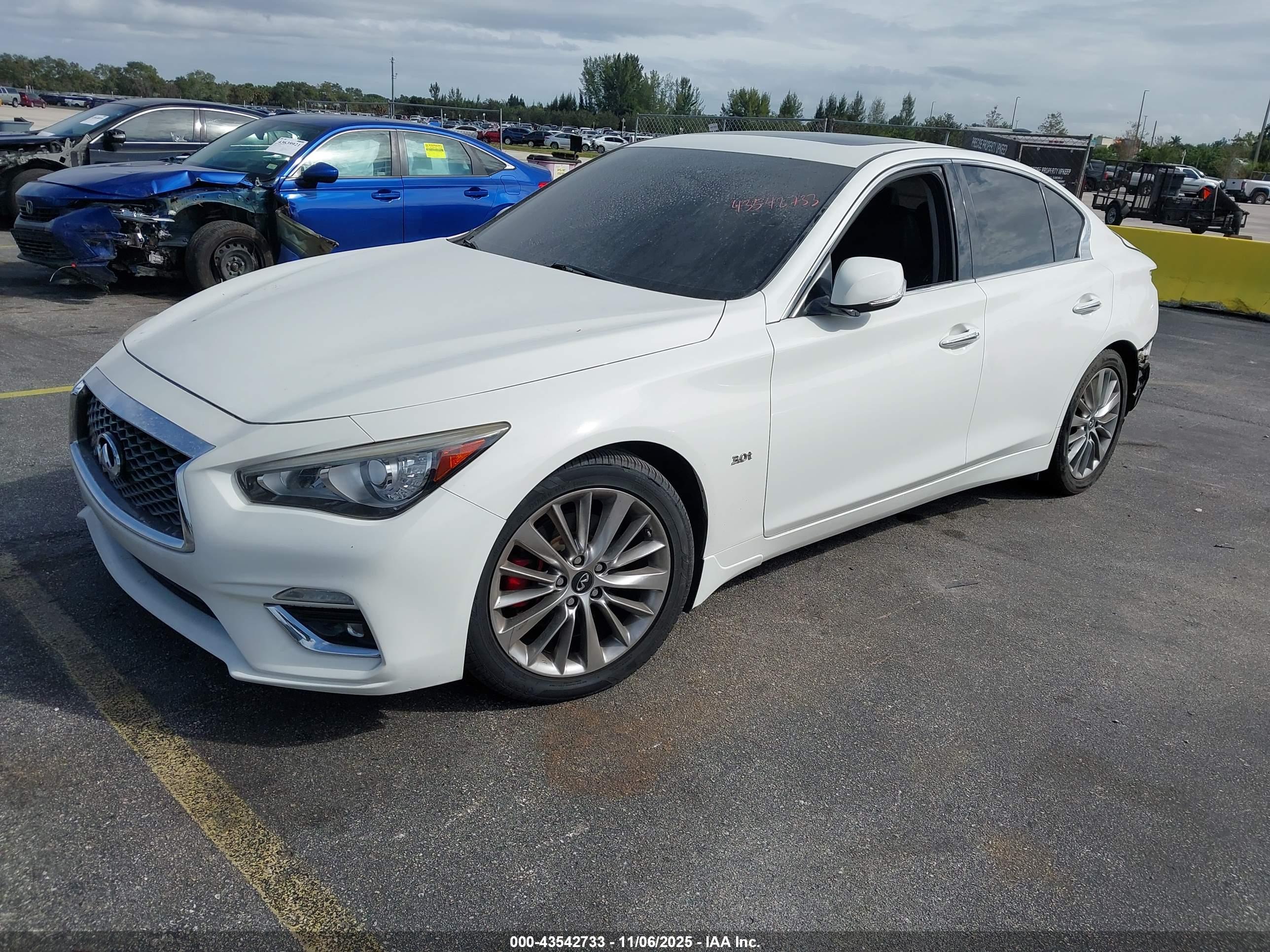 INFINITI Q50 image 2