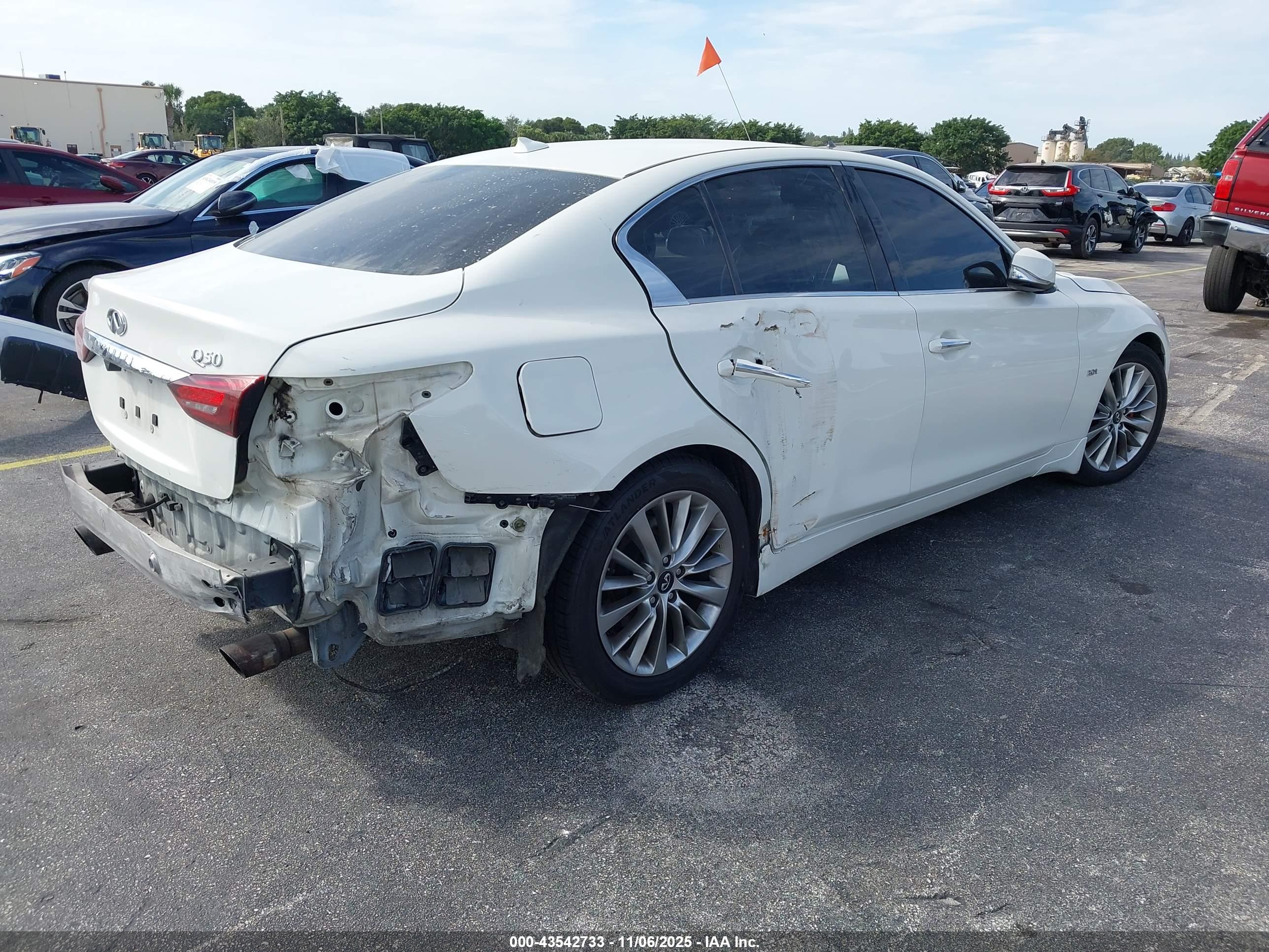 INFINITI Q50 image 4