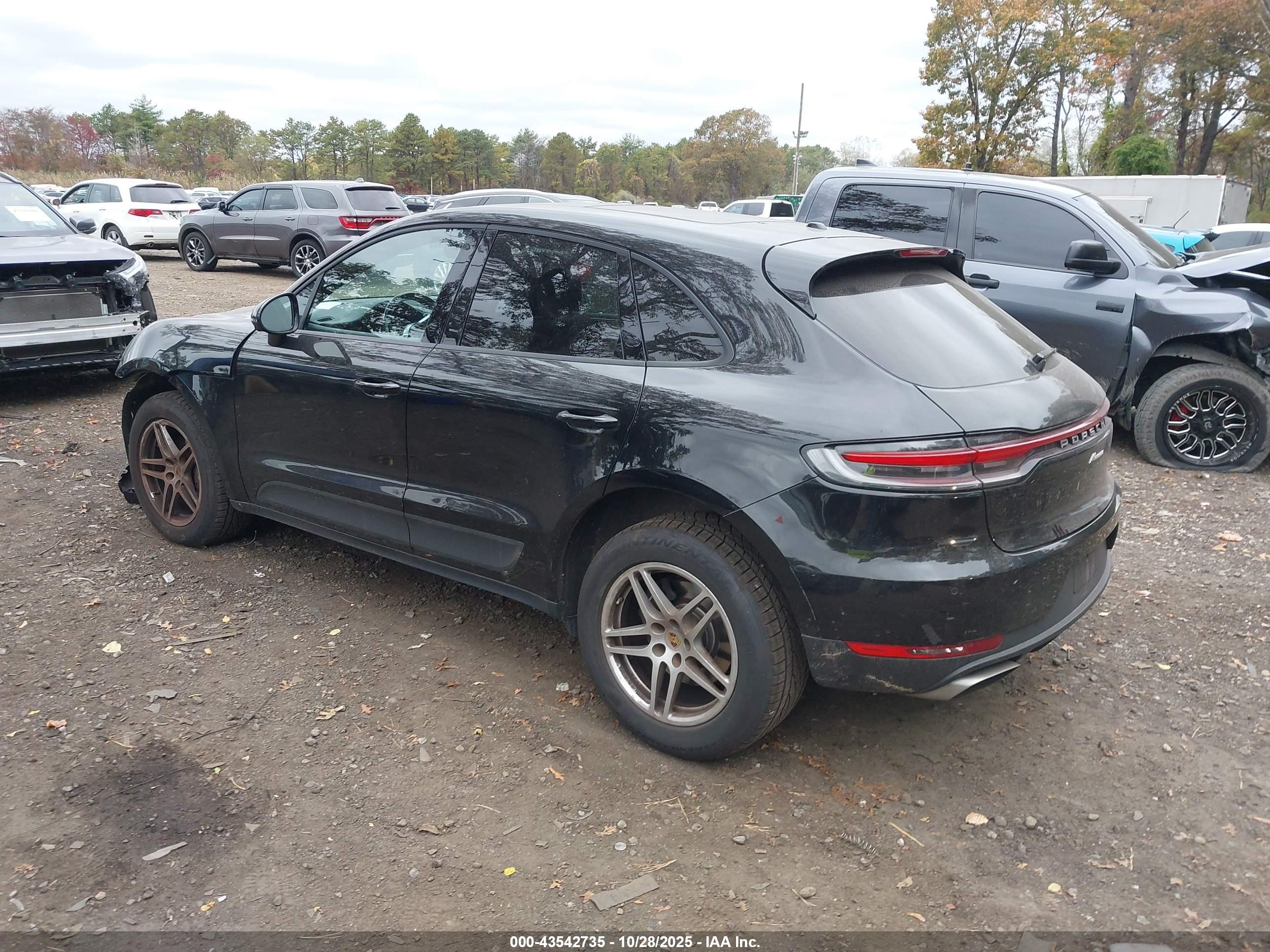 PORSCHE MACAN image 3