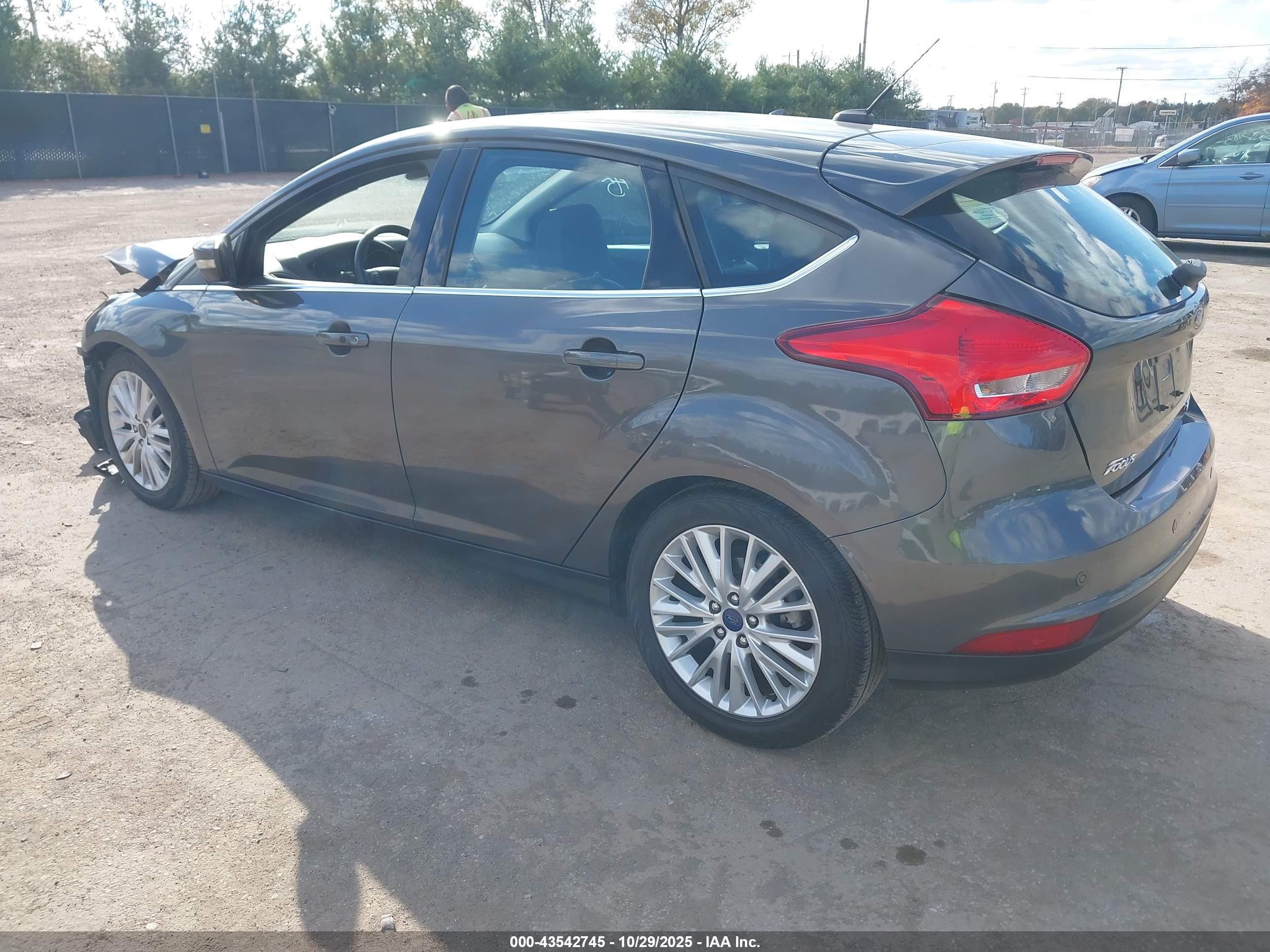 FORD FOCUS image 3