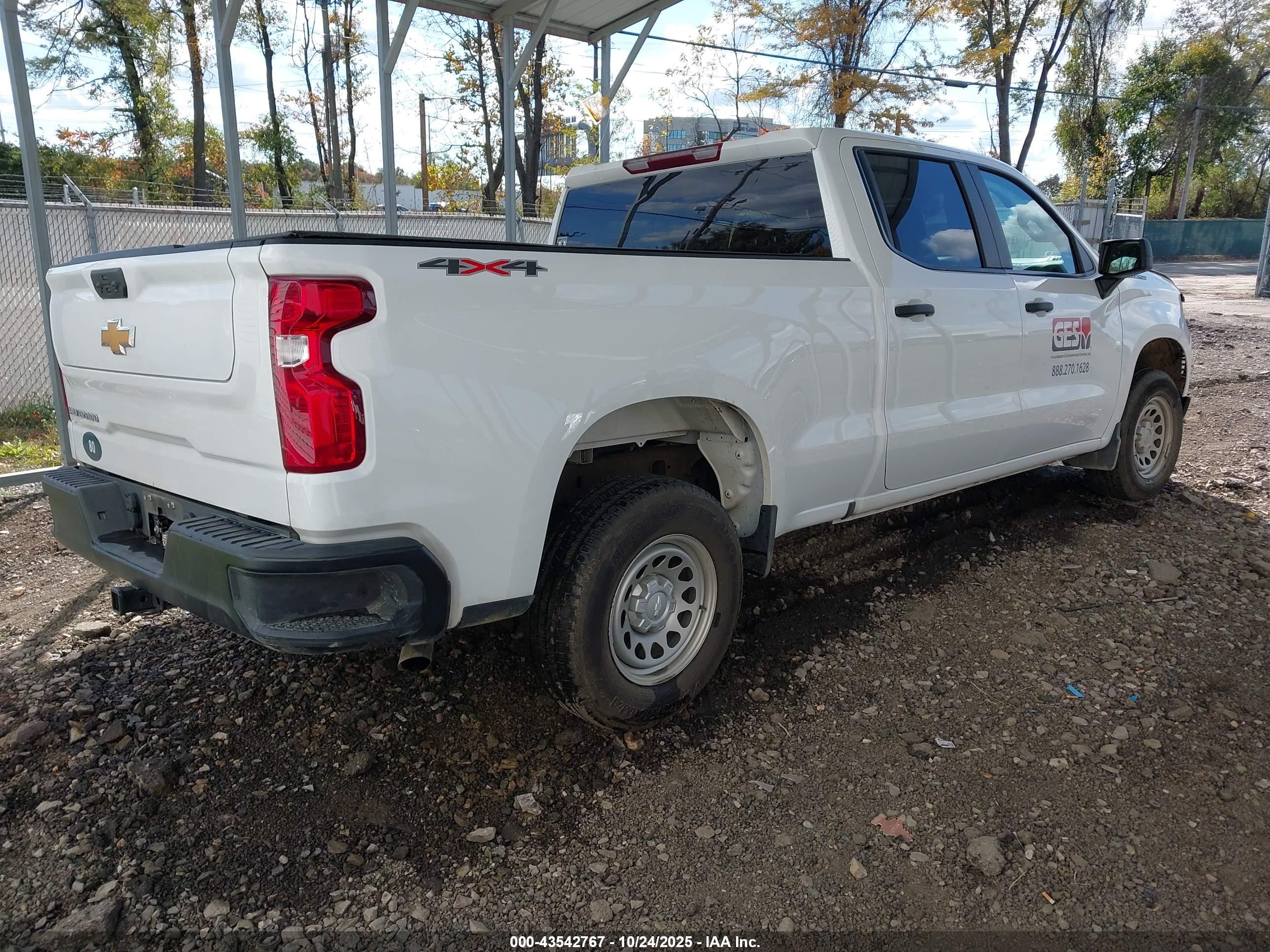 CHEVROLET SILVERADO image 4