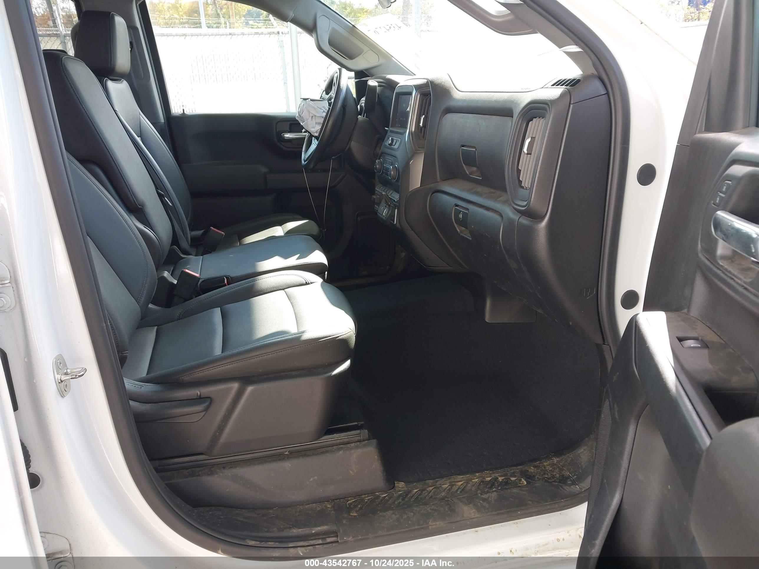 CHEVROLET SILVERADO image 5