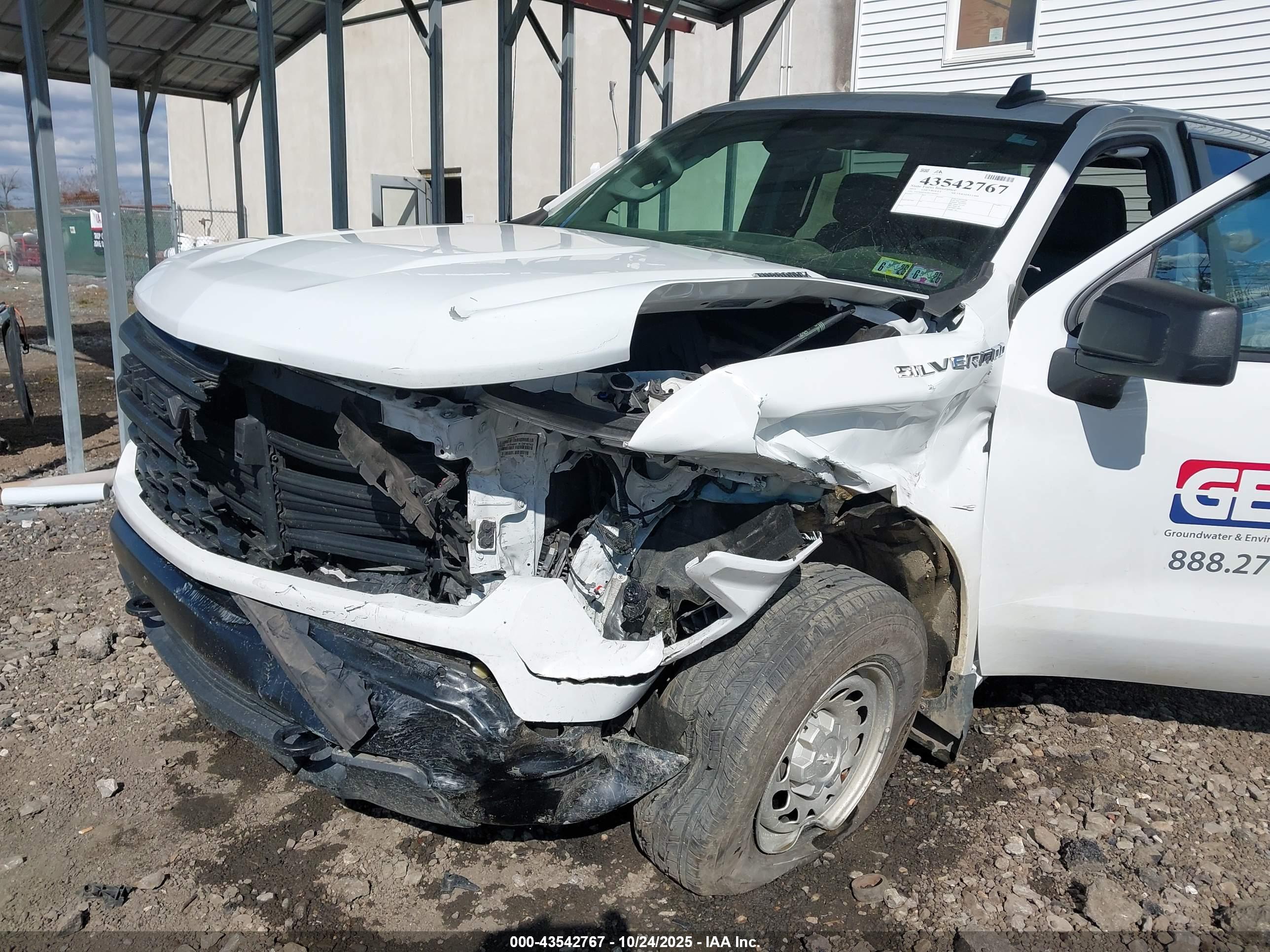 CHEVROLET SILVERADO image 6