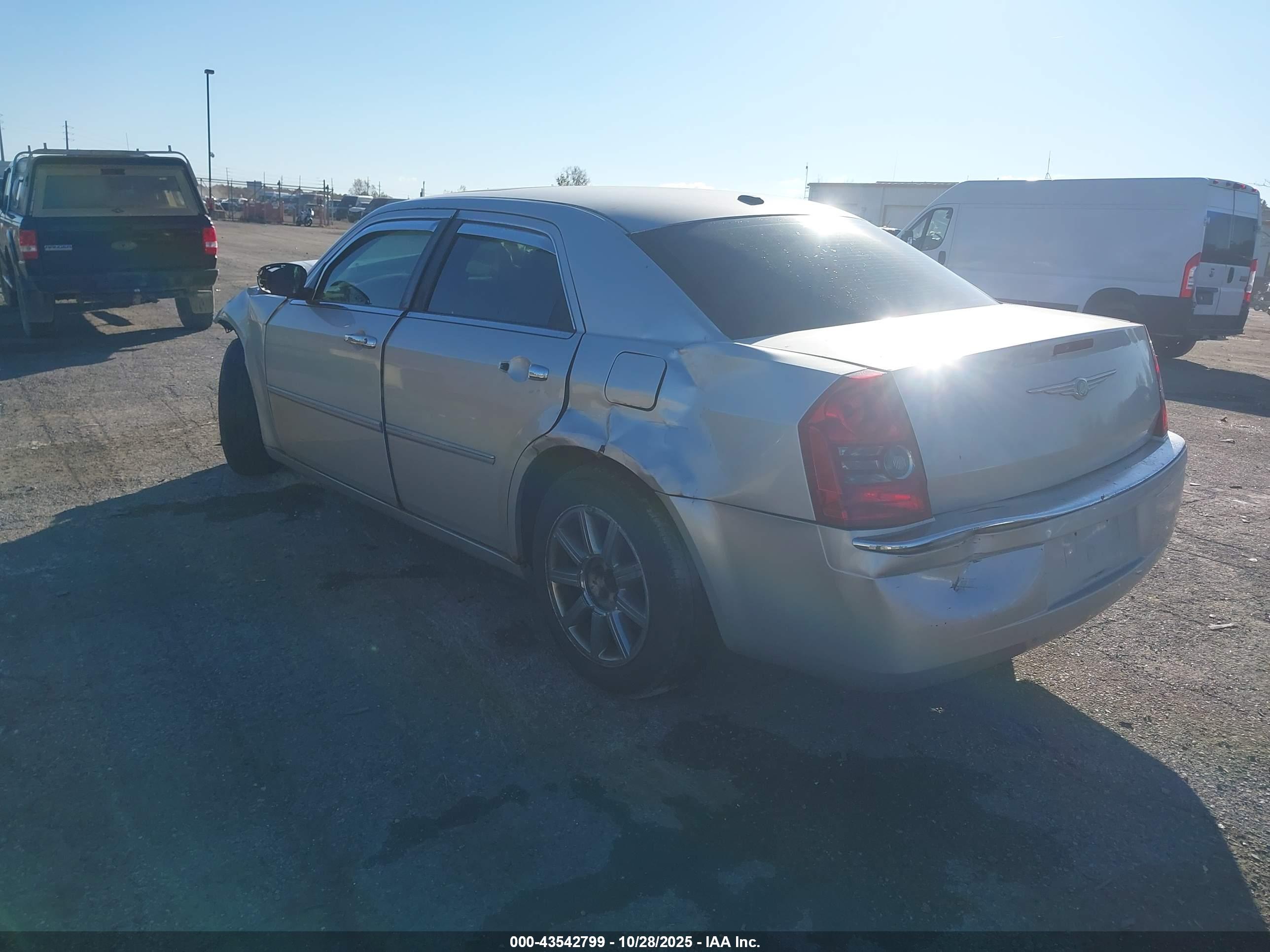 CHRYSLER 300 image 3