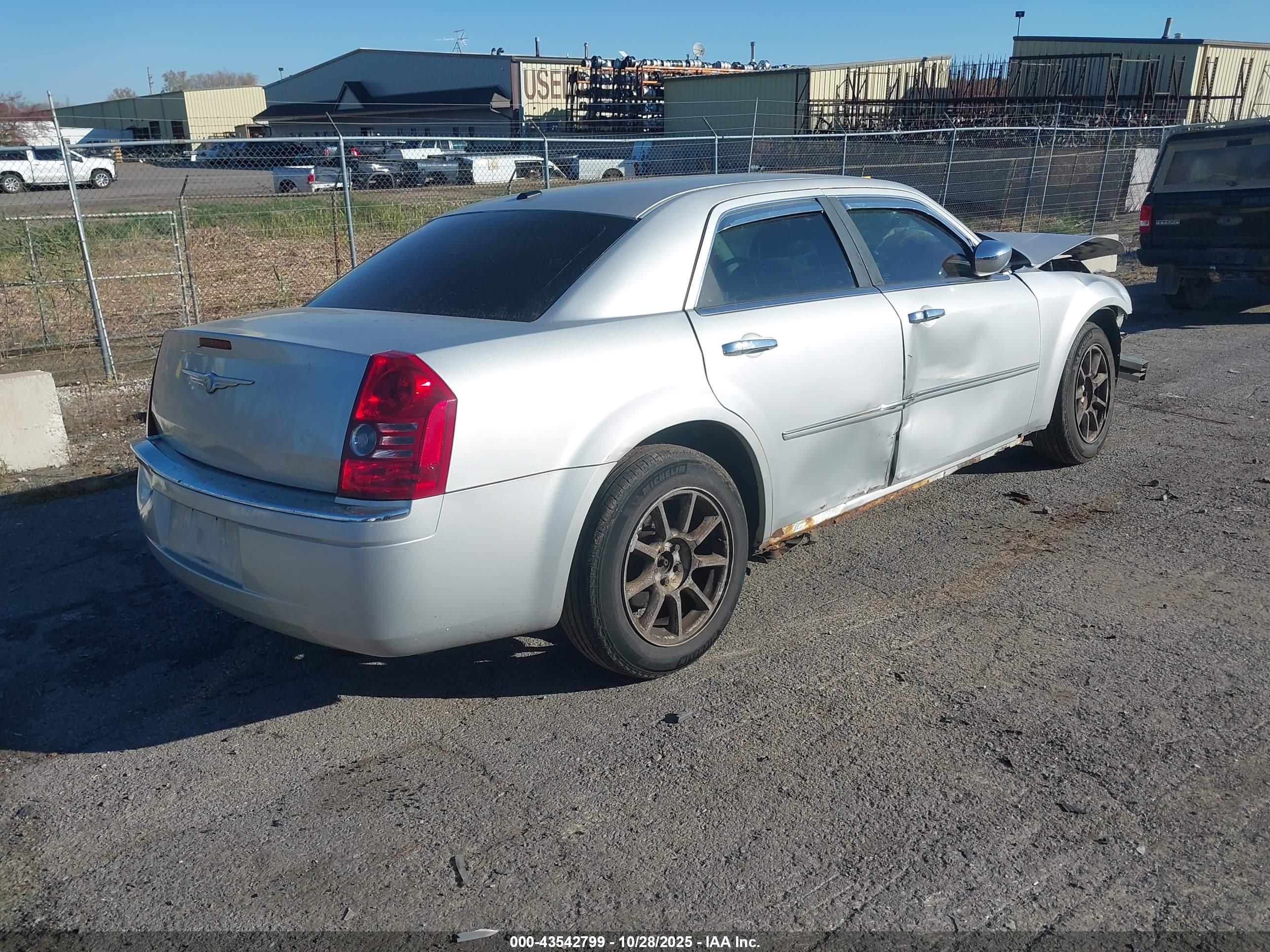 CHRYSLER 300 image 4