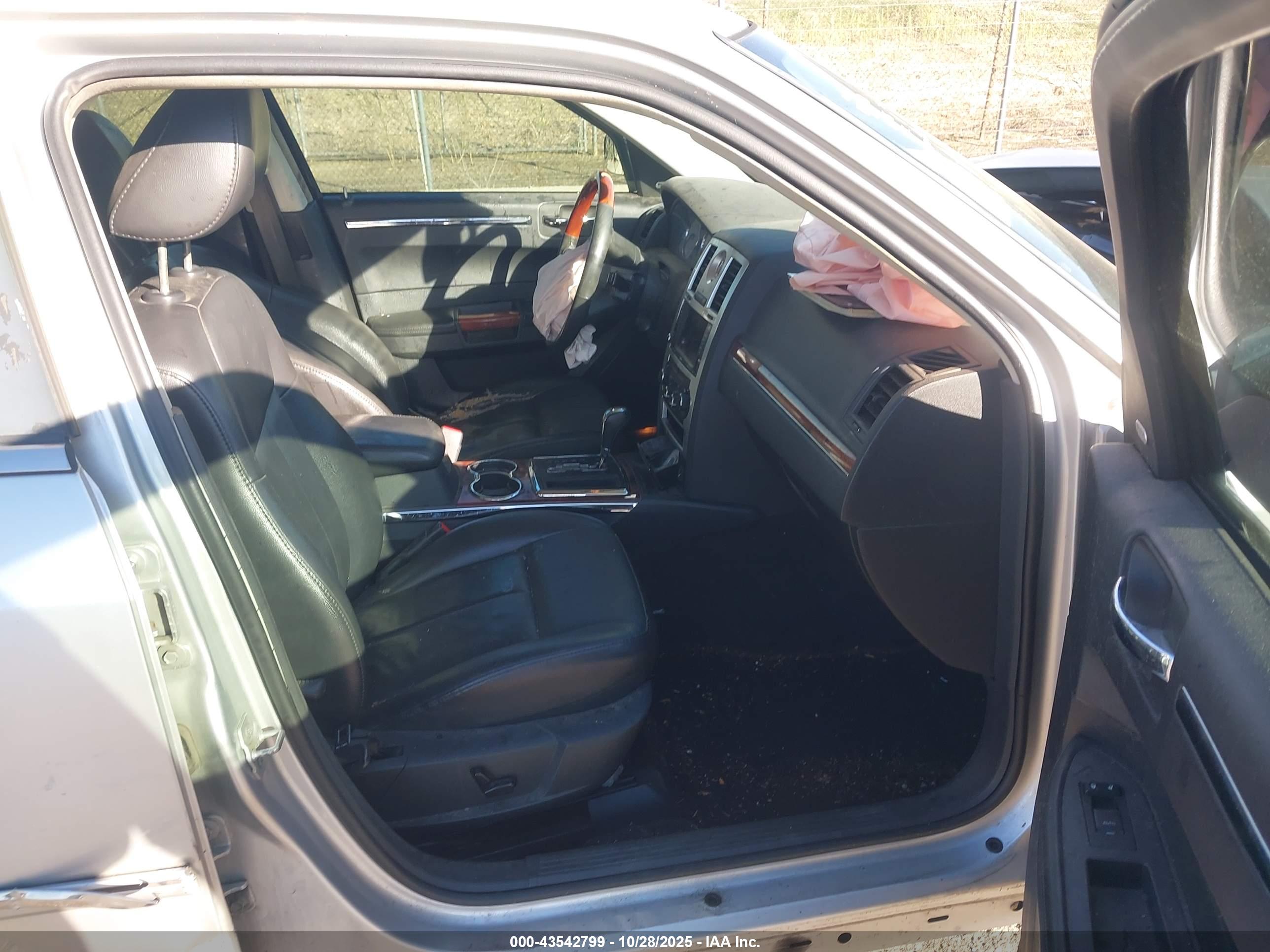 CHRYSLER 300 image 5