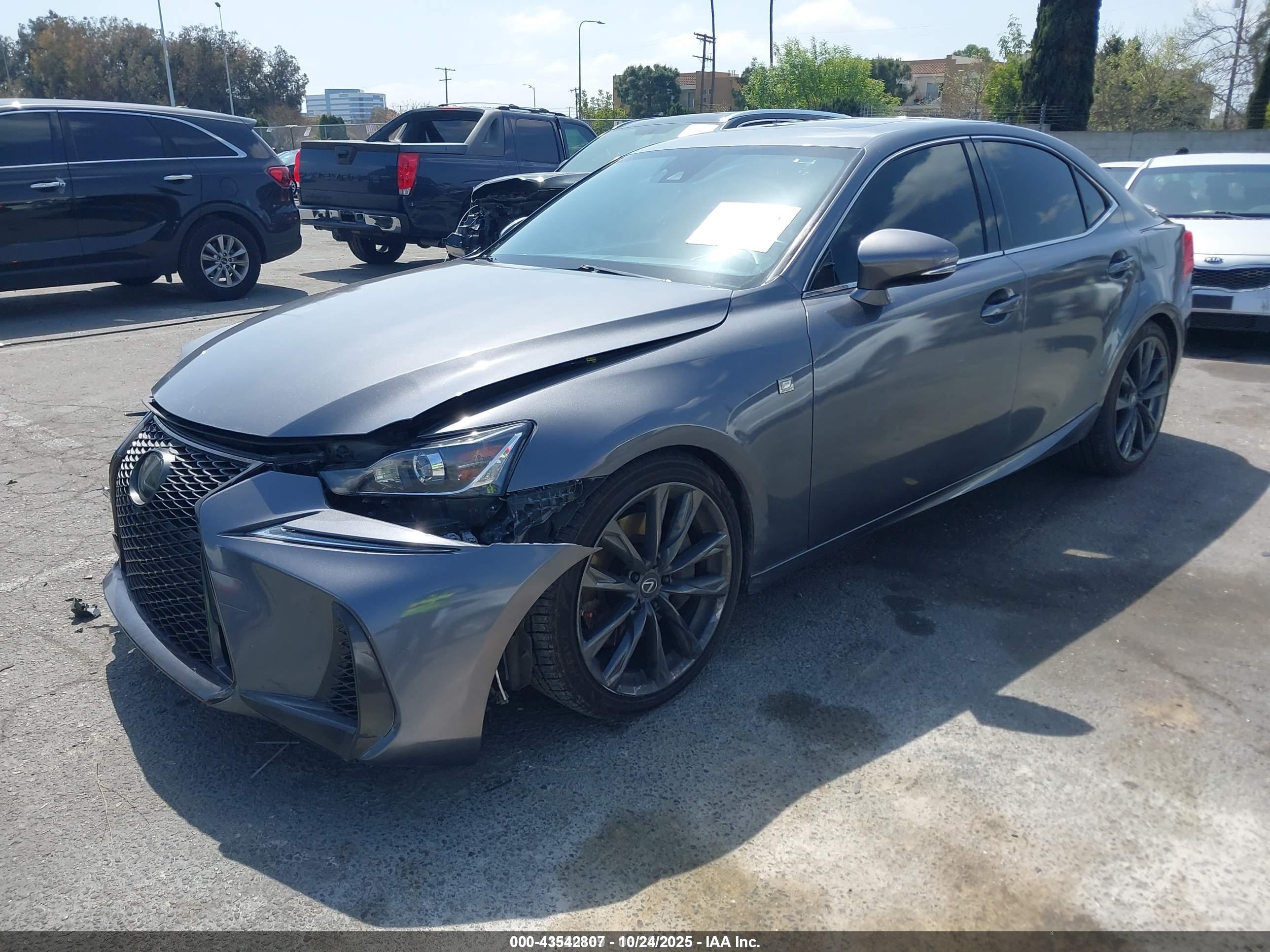 LEXUS IS image 2