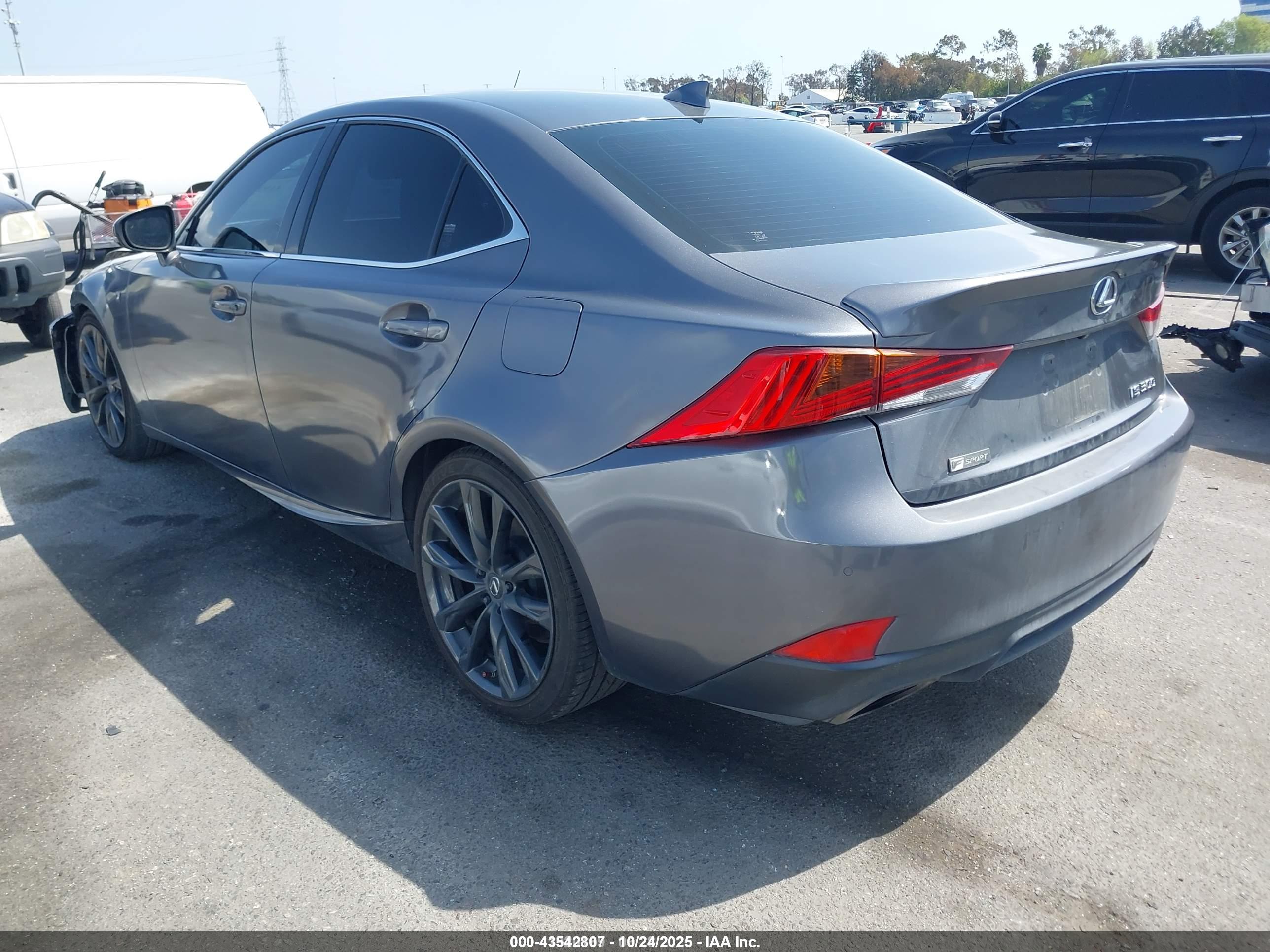 LEXUS IS image 3