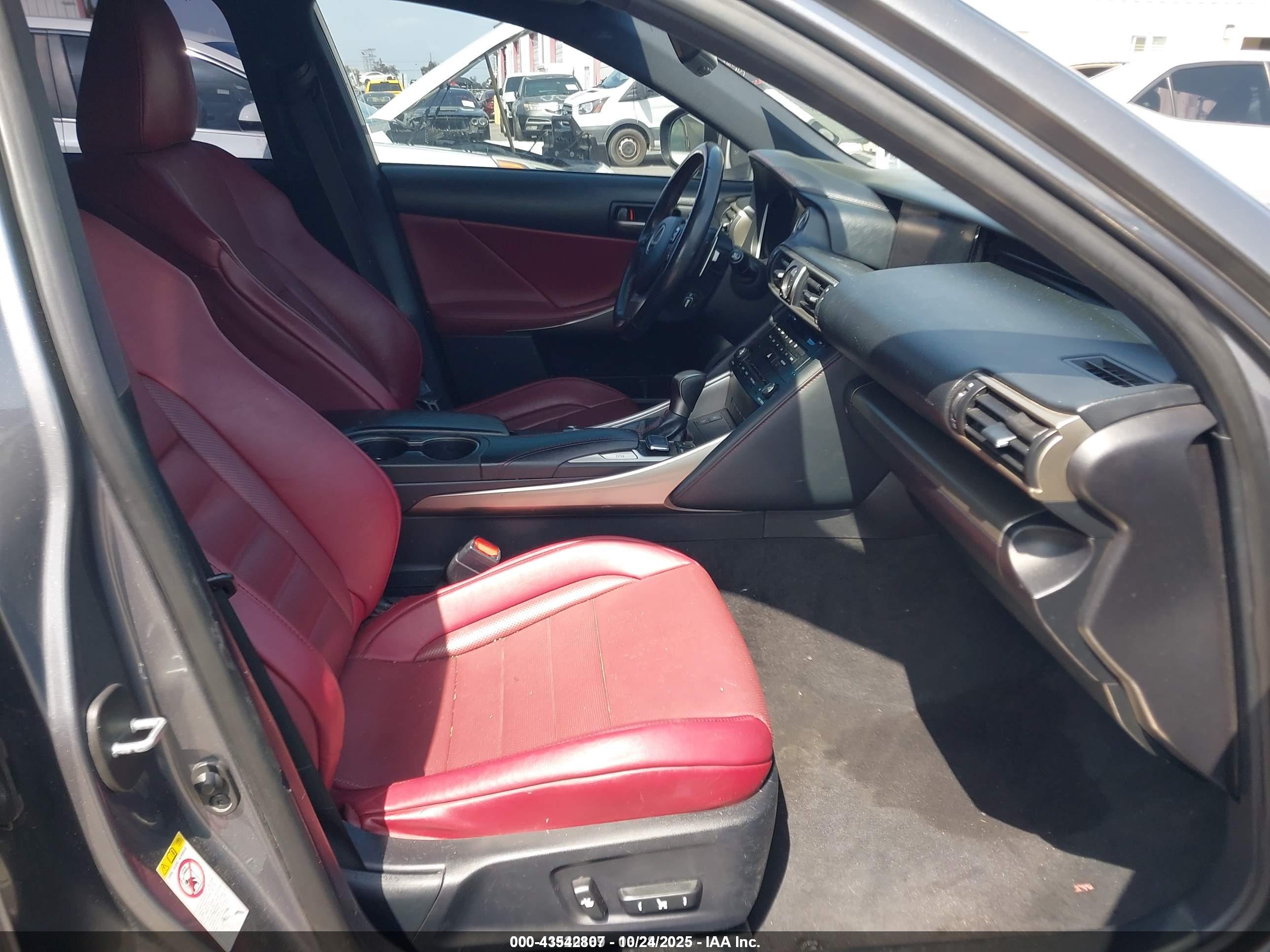 LEXUS IS image 5
