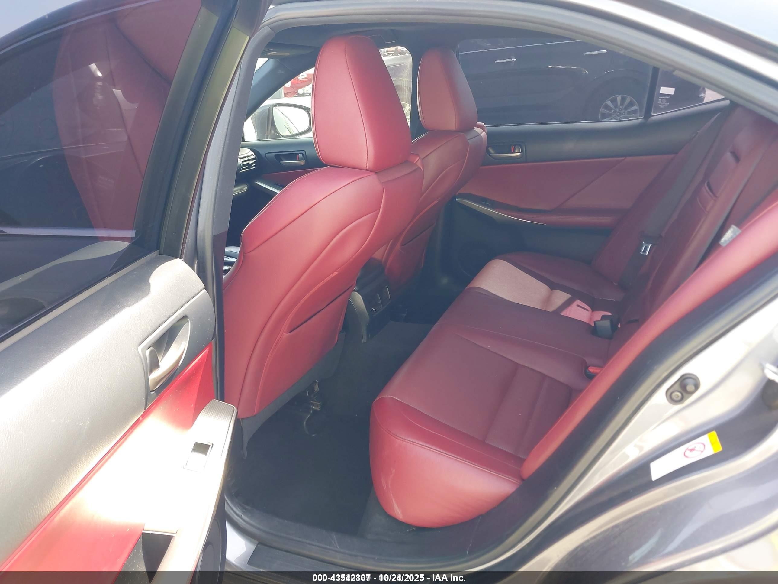 LEXUS IS image 8