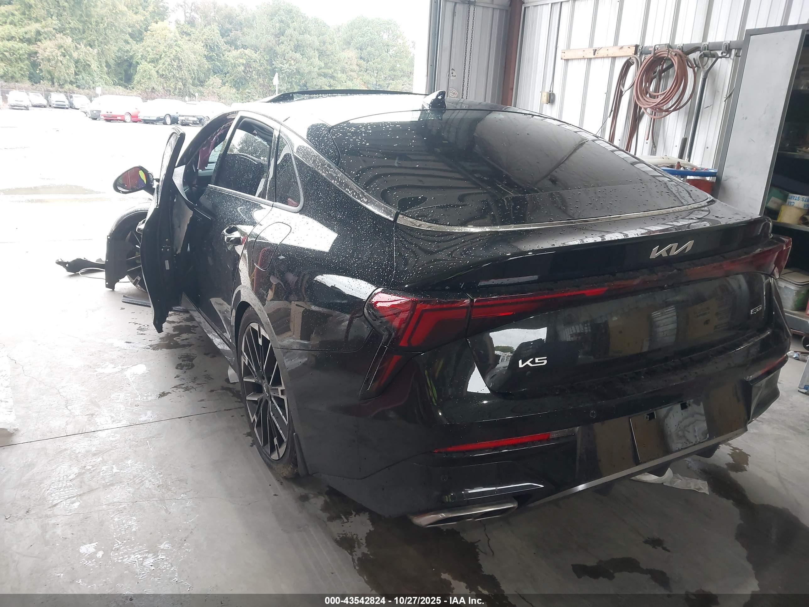 KIA K5 image 3