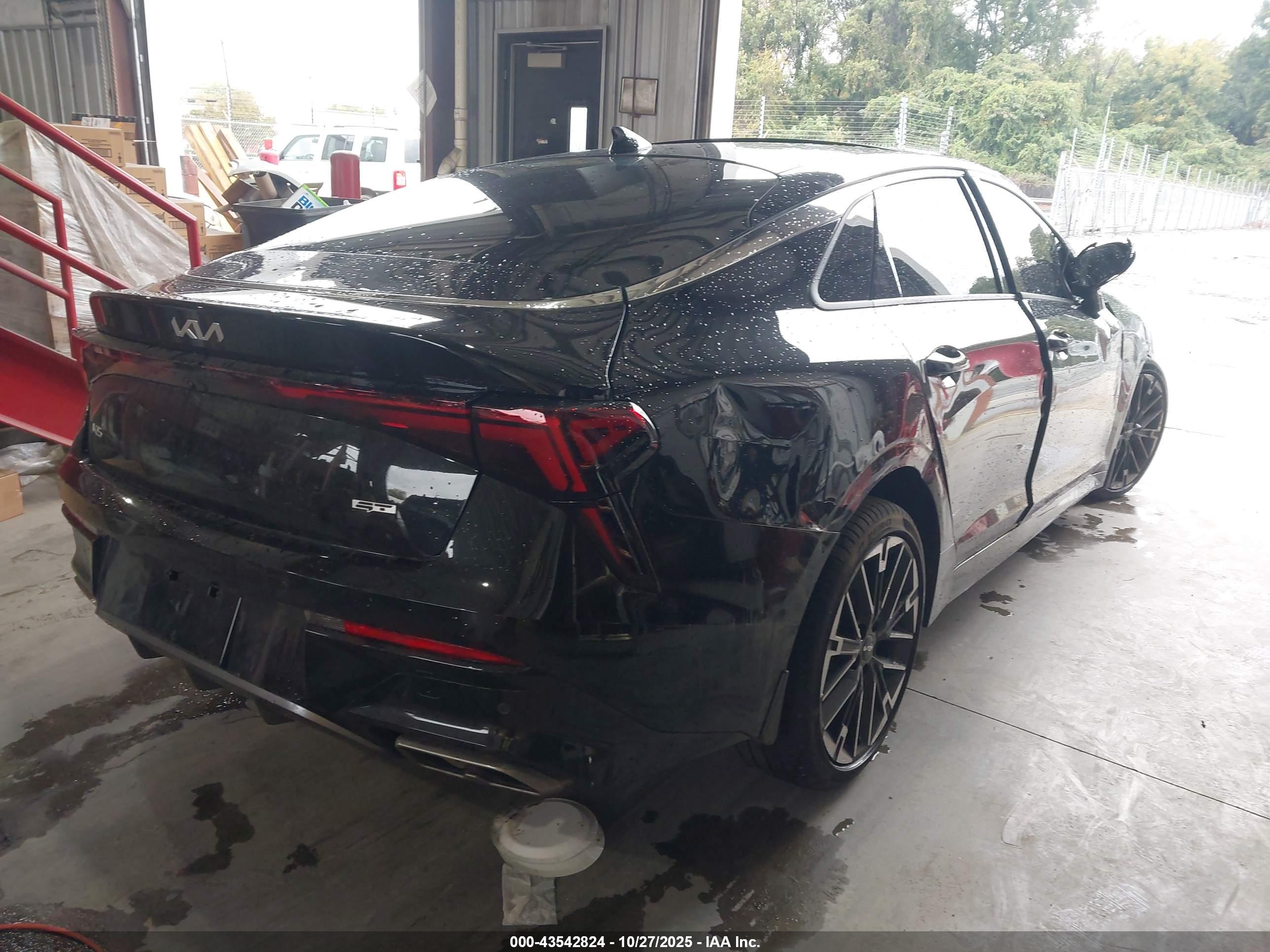 KIA K5 image 4